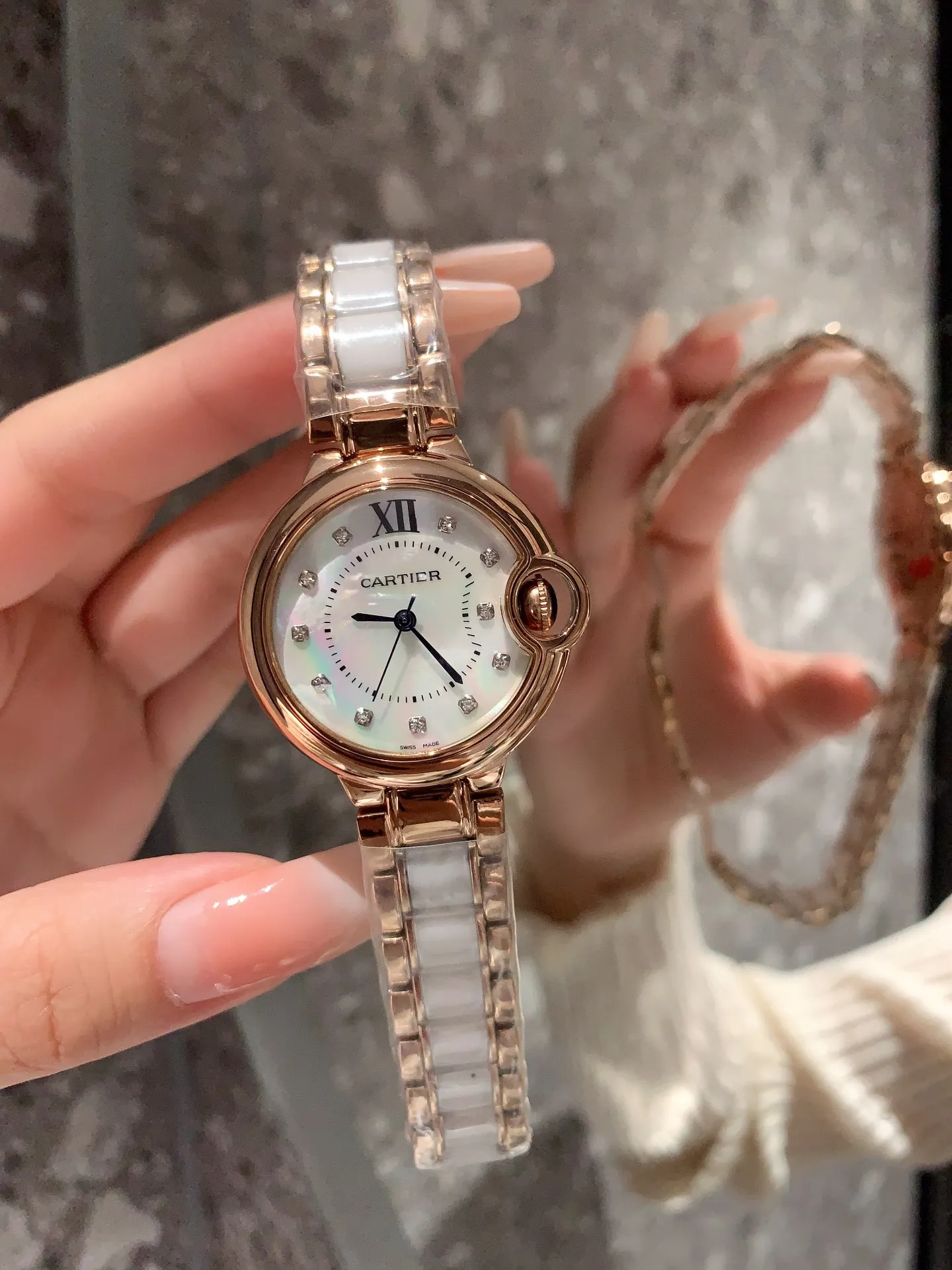 【High-end replica】💰1360! Cartier women's watch Blue Balloon, exquisite 33mm quartz watch, traditional three-hand design, starry sky running, time flowing, special craftsmanship with diamonds, perfect personality, paired with fish-eye glass, accurate travel time