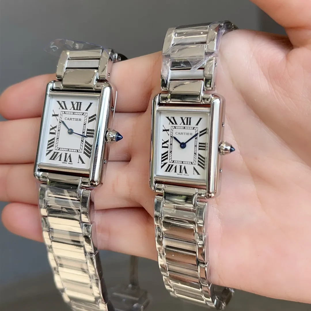 【Purchasing quality】💰1720! Cartier Tank Tant Must! Cartier’s new TankMust watch will be launched in 2022. It Must be a TANK Among all the classic Cartier tank watches, if I want to own a watch that I wear every day, I will definitely choose the TANK Solo, and now this matter may be changed by the latest TANK MUST in 2022. This year, the brand launched a new TankMust series of watches. With its simple and precise lines, it is regarded as a model of Cartier’s elegant style. The design of the watch has been innovated while maintaining the original design. The lugs have become more rounded. The proportions of the dial have been adjusted. Cartier has set the bead-shaped winding crown with cabochon gemstones and equipped with the original ultra-thin special quartz solar movement☀️. Comparisons are welcome for the internal structure details! Free original imported calfskin! The texture is delicate and soft and fits the skin very well! Comparable to ordinary products not on the market! This TankMust series watch also uses the brand’s iconic square case! Medium size 33.7x25mm, small size 29.5x22mm, thickness 6mm. Silver-plated dial and sword-shaped hardened blue steel hands, crystal glass and unique blue spinel inlaid on the crown! Compared with the previous line processing, it is more rounded and smooth. In addition, the watch is also equipped with a quick-release strap function. This design also greatly increases the comfort and convenience of daily wearing!