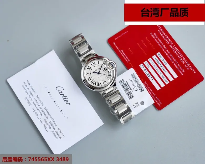 【Top replica】💰1920! Taiwan factory Blue Balloon V12 version, 33, 36 Japan machine, (look for the bottom cover code 745565xx3489), this series of watches is famous for its delicate style and elegant style in the Cartier watchmaking industry. Of course, this watch must have such characteristics. The color of the stainless steel case makes the watch as light as a balloon, and the blue crown seems to have disobediently deviated from the original planned trajectory, like a playful couple. The Roman numerals on the dial look retro and deep, decorated with guilloche patterns and sword-shaped hands. The entire watch gives people a delicate and considerate feel. Isn’t this what couples need? Built-in: Japan's Citizen fully automatic machine, also with Swiss quartz, water drop (fish eye bubble) sapphire glass mirror, highly waterproof, burnt steel blue pointer color, curvature shape of the crown