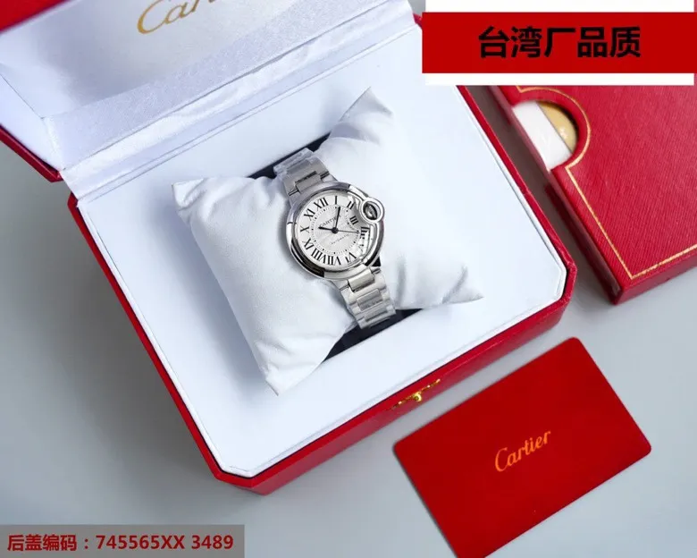【Top replica】💰1920! Taiwan factory Blue Balloon V12 version, 33, 36 Japan machine, (look for the bottom cover code 745565xx3489), this series of watches is famous for its delicate style and elegant style in the Cartier watchmaking industry. Of course, this watch must have such characteristics. The color of the stainless steel case makes the watch as light as a balloon, and the blue crown seems to have disobediently deviated from the original planned trajectory, like a playful couple. The Roman numerals on the dial look retro and deep, decorated with guilloche patterns and sword-shaped hands. The entire watch gives people a delicate and considerate feel. Isn’t this what couples need? Built-in: Japan's Citizen fully automatic machine, also with Swiss quartz, water drop (fish eye bubble) sapphire glass mirror, highly waterproof, burnt steel blue pointer color, curvature shape of the crown