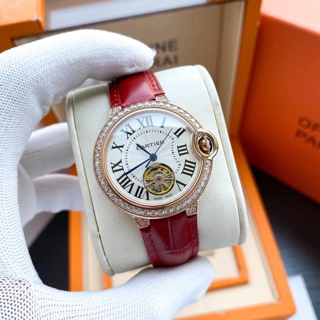 【Foreign Trade Import】💰1840! The Cartier Blue Balloon series and tourbillon mechanical women's watches are now on the market, exuding fashionable beauty. The operation of the movement flywheel is clear at a glance, showing nobility and luxury. Paired with imported Italian calfskin, it perfectly blends classicity and innovation. The diameter is 36mm wide and the thickness is 11mm🔥The top products are constantly produced🔥