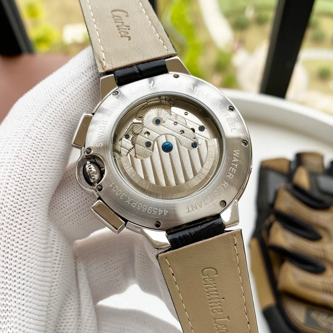 【High-end replica】💰1720! Cartier's premium men's watch features a stunning five-pin split hollow flywheel design, exquisite craftsmanship, originality, nobility and gentlemanly style. Using fully automatic mechanical movement, top-grade 316 stainless steel case and strap, mineral super mirror, size 46*13