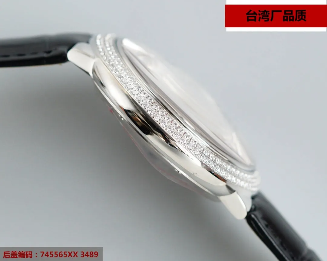 【High-end replica】💰1720! 【Top Replica】💰2560! Taiwan factory blue balloon V12 version, 42 size Swiss 2836 machine, (look for the bottom cover code 745565xx3489), this series of watches is famous for its delicate style and elegant style in the Cartier watchmaking industry. Of course, this watch must have such characteristics. The color of the stainless steel case makes the watch as light as a balloon, and the blue crown seems to have disobediently deviated from the original planned trajectory, like a playful couple. The Roman numerals on the dial look retro and deep, decorated with guilloche patterns and sword-shaped hands. The entire watch gives people a delicate and considerate feel. Isn’t this what couples need? Built-in: Japan's Citizen fully automatic machine, also with Swiss quartz, water drop (fish eye bubble) sapphire glass mirror, highly waterproof, burnt steel blue pointer color, curvature shape of the crown