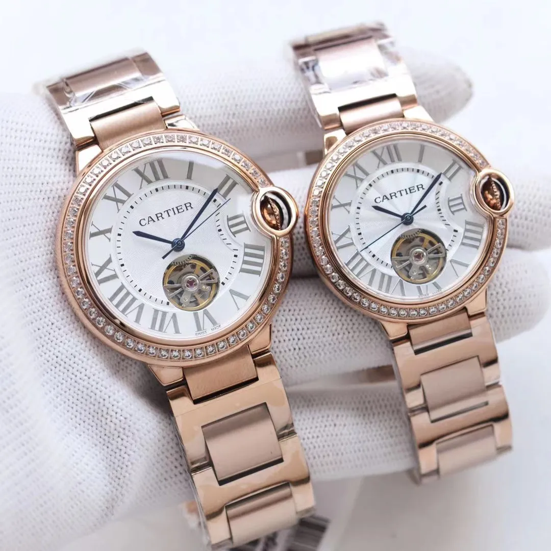 【Top replica】💰2560 each! Cartier's latest watch tourbillon for couples on the entire network: size 42mm36mm Cartier-Cartier Blue Balloon Flywheel Series 🎈 fisheye sapphire mirror) best-selling white Roman nail dial reveals fashionable beauty. The operation of the movement flywheel is clear at a glance, showing nobility and luxury. Water droplets: fish-eye bubble double sapphire mirror) (made of 316 fine steel) (steel blue sword-shaped pointer) 316 steel belt with original buckle type, Italian imported cowhide/316L stainless steel strap that perfectly blends classicity and innovation, please look for exclusive quality