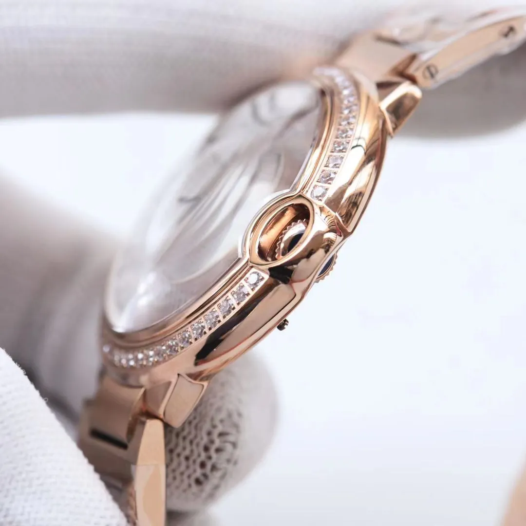 【Top replica】💰2560 each! Cartier's latest watch tourbillon for couples on the entire network: size 42mm36mm Cartier-Cartier Blue Balloon Flywheel Series 🎈 fisheye sapphire mirror) best-selling white Roman nail dial reveals fashionable beauty. The operation of the movement flywheel is clear at a glance, showing nobility and luxury. Water droplets: fish-eye bubble double sapphire mirror) (made of 316 fine steel) (steel blue sword-shaped pointer) 316 steel belt with original buckle type, Italian imported cowhide/316L stainless steel strap that perfectly blends classicity and innovation, please look for exclusive quality