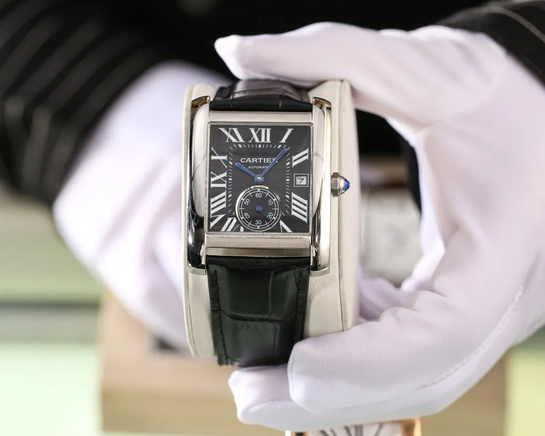 【Foreign trade import】💰1160! The best design of Cartier (extremely noble and wise work) [Fu] [Type] Exquisite men's watch (more excellent) real man [Fu] (square card) [Strap] Made of genuine cowhide leather strap (more comfortable) and deeply loved [Fu] [Movement] Super top mechanical movement (more stable) Perpetual and permanent [Fu] [Material] Mineral super strong mirror (more wear-resistant) Super thick feel [Fu] Smart style [Fu] Attractive design [Fu] Return of the King [福] [Size] 42mm in diameter and 12mm thick, smart launch! Welcome to reprint [post] [post]