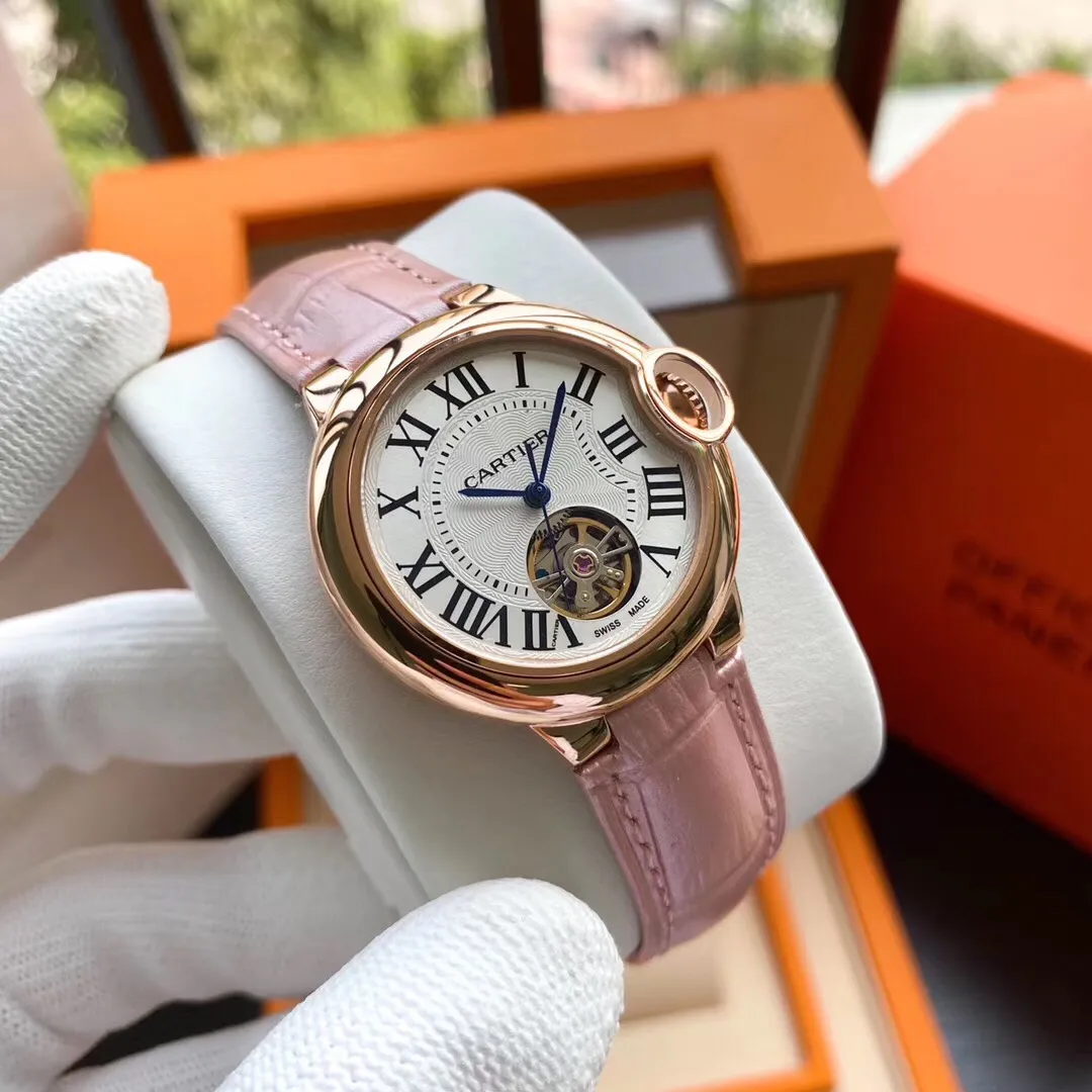 【Foreign trade import】💰1280! The Cartier Blue Balloon series and tourbillon mechanical women's watches are now on the market, exuding fashionable beauty. The operation of the movement flywheel is clear at a glance, showing nobility and luxury. Paired with imported Italian calfskin, it perfectly blends classicity and innovation. The diameter is 36mm wide and the thickness is 11mm🔥The top products are constantly produced🔥
