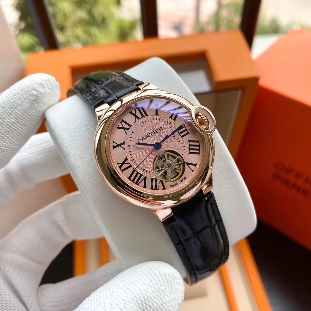 【Foreign trade import】💰1280! The Cartier Blue Balloon series and tourbillon mechanical women's watches are now on the market, exuding fashionable beauty. The operation of the movement flywheel is clear at a glance, showing nobility and luxury. Paired with imported Italian calfskin, it perfectly blends classicity and innovation. The diameter is 36mm wide and the thickness is 11mm🔥The top products are constantly produced🔥