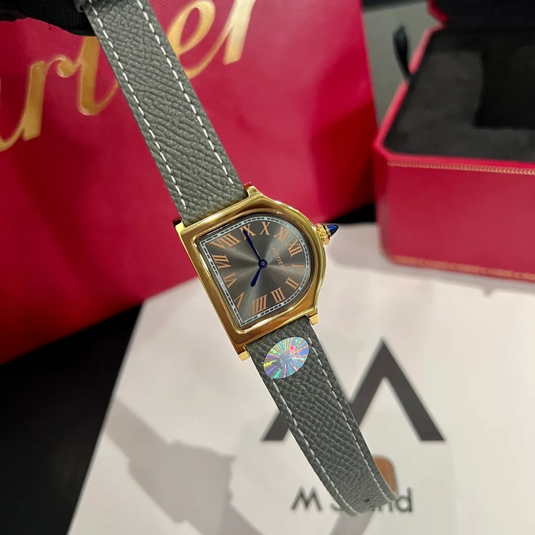 [High-end replica] 💰1120 each! Cartier clock series. The history of the Cartier Cloche watch can be traced back to 1920, and it is one of Cartier's least produced series of works. The watch gets its name from the peculiar shape of the case - it looks like a "desktop bell" when placed horizontally, and Cloche means "bell" in French. This special shape allows the case to stand on the table like a mini clock. Size large 30 mm small 24 mm
