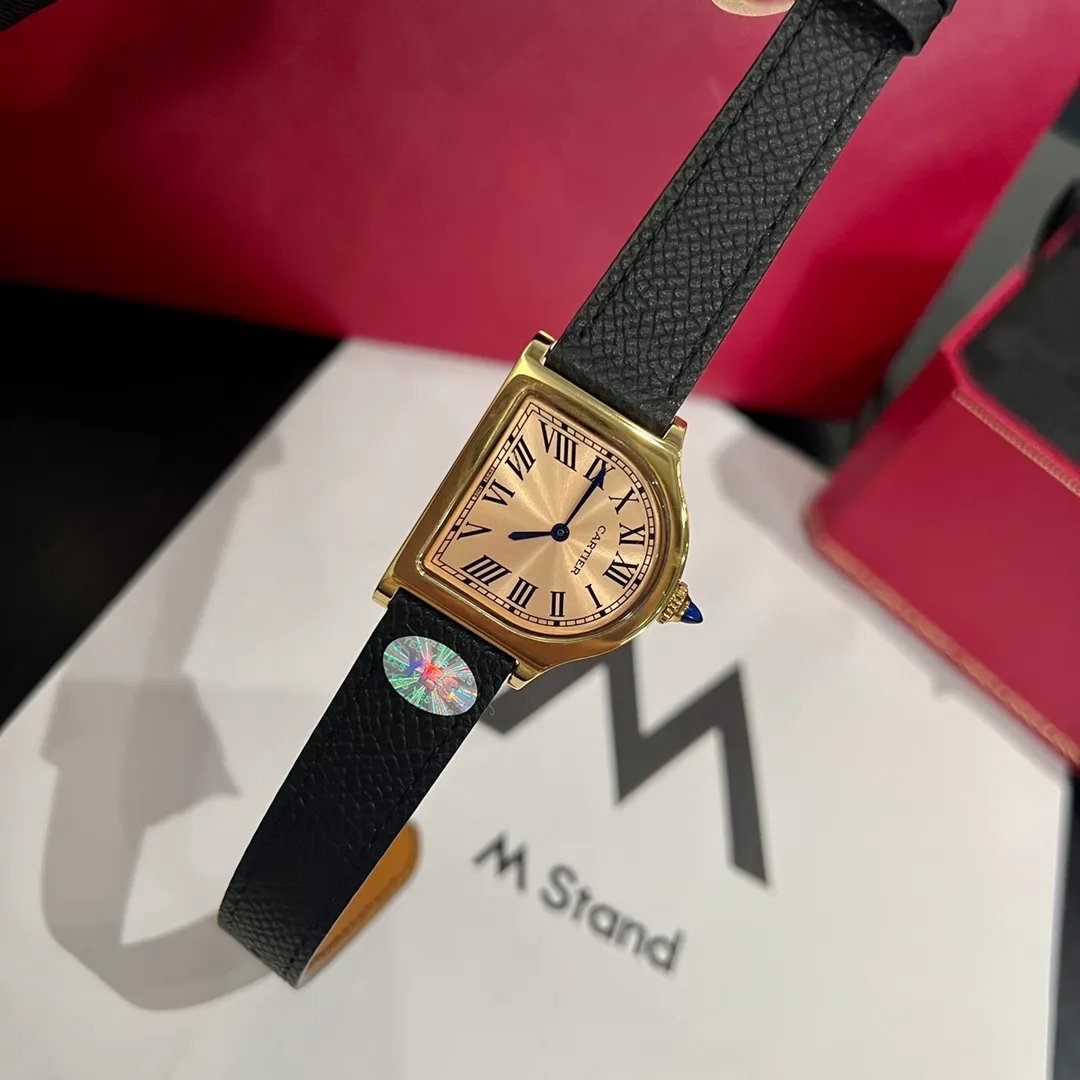 [High-end replica] 💰1120 each! Cartier clock series. The history of the Cartier Cloche watch can be traced back to 1920, and it is one of Cartier's least produced series of works. The watch gets its name from the peculiar shape of the case - it looks like a "desktop bell" when placed horizontally, and Cloche means "bell" in French. This special shape allows the case to stand on the table like a mini clock. Size large 30 mm small 24 mm