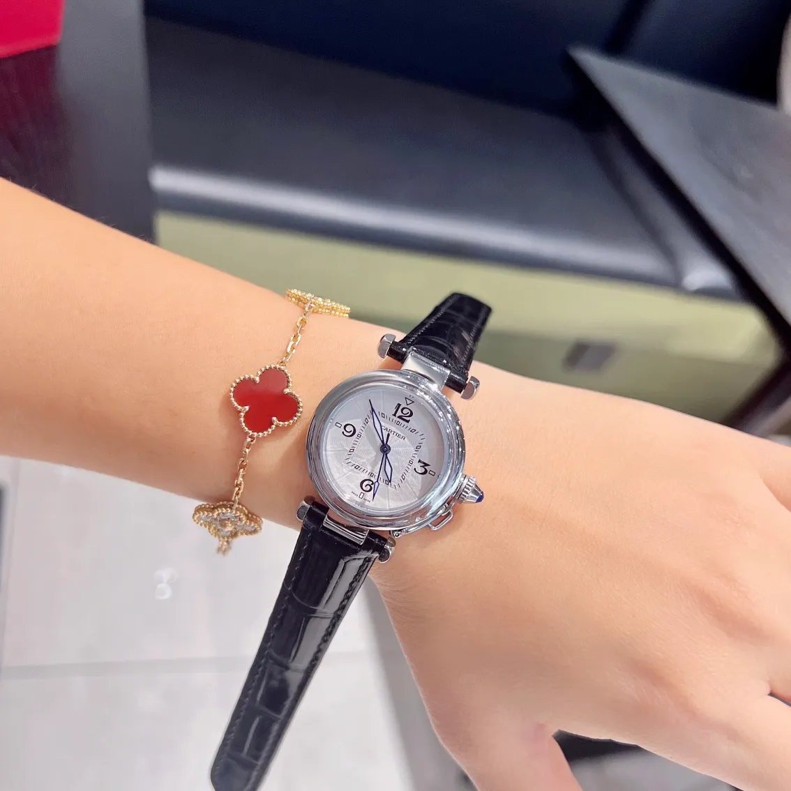 【High-end replica】💰1300! PASHADECARTIER Cartier Pasha series of watches, with a circle within a square, 35mm model, imported Swiss quartz movement, 316L stainless steel case, Italian calfskin strap, hardened steel blue luminous hands, very suitable for every woman!
