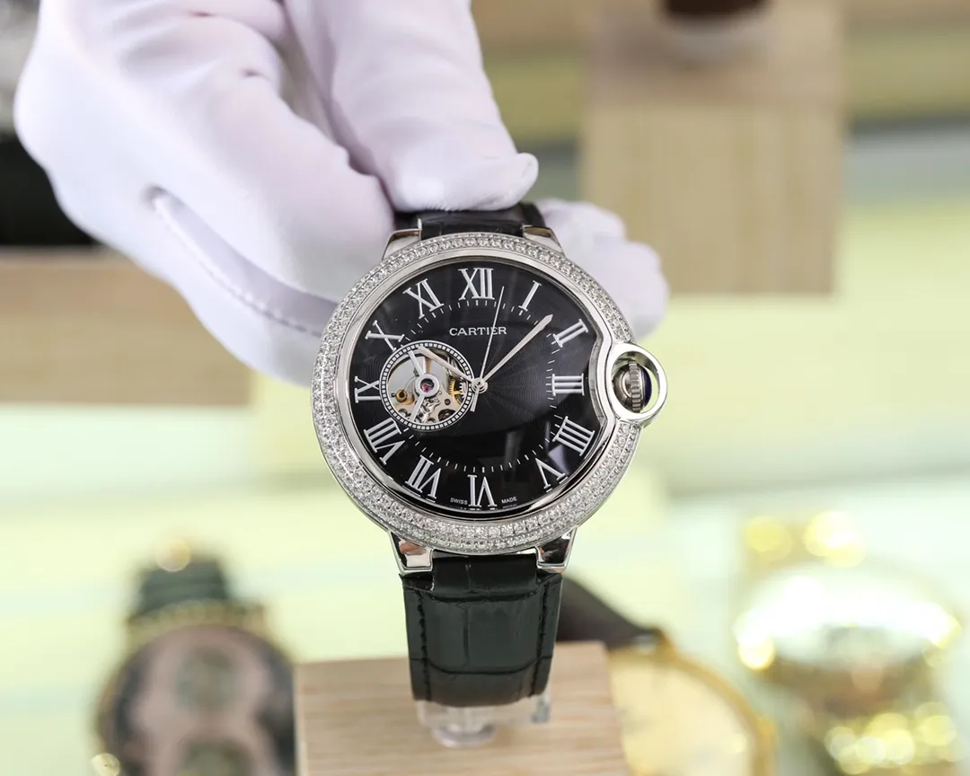 【Foreign trade import】💰1340! Cartier (top quality, outstanding debut) 🎉🎉 [Type]: Fine men's watch (top quality) [Exquisite 9-digit hollow] [Strap]: Genuine leather strap (comfortable) [Movement]: Top mechanical movement (stable) [Material]: Mineral super strong mirror (wear-resistant) Rome is more unique, exquisite quality, generous style, excellent temperament, wisdom and exclusivity [Size]: 43mm in diameter and 13mm in thickness. Hot sale! Welcome to reprint!