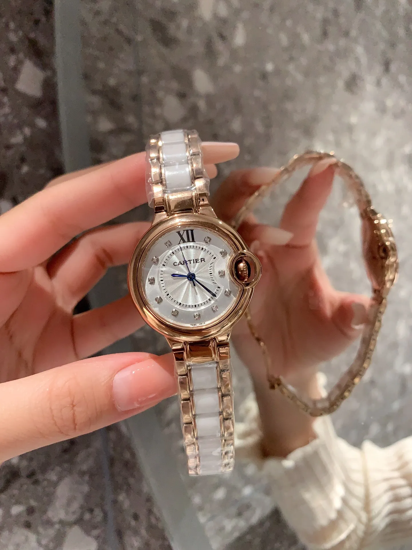 【High-end replica】💰1360! Cartier women's watch Blue Balloon, exquisite 33mm quartz watch, traditional three-hand design, starry sky running, time flowing, special craftsmanship with diamonds, perfect personality, paired with fish-eye glass, accurate travel time