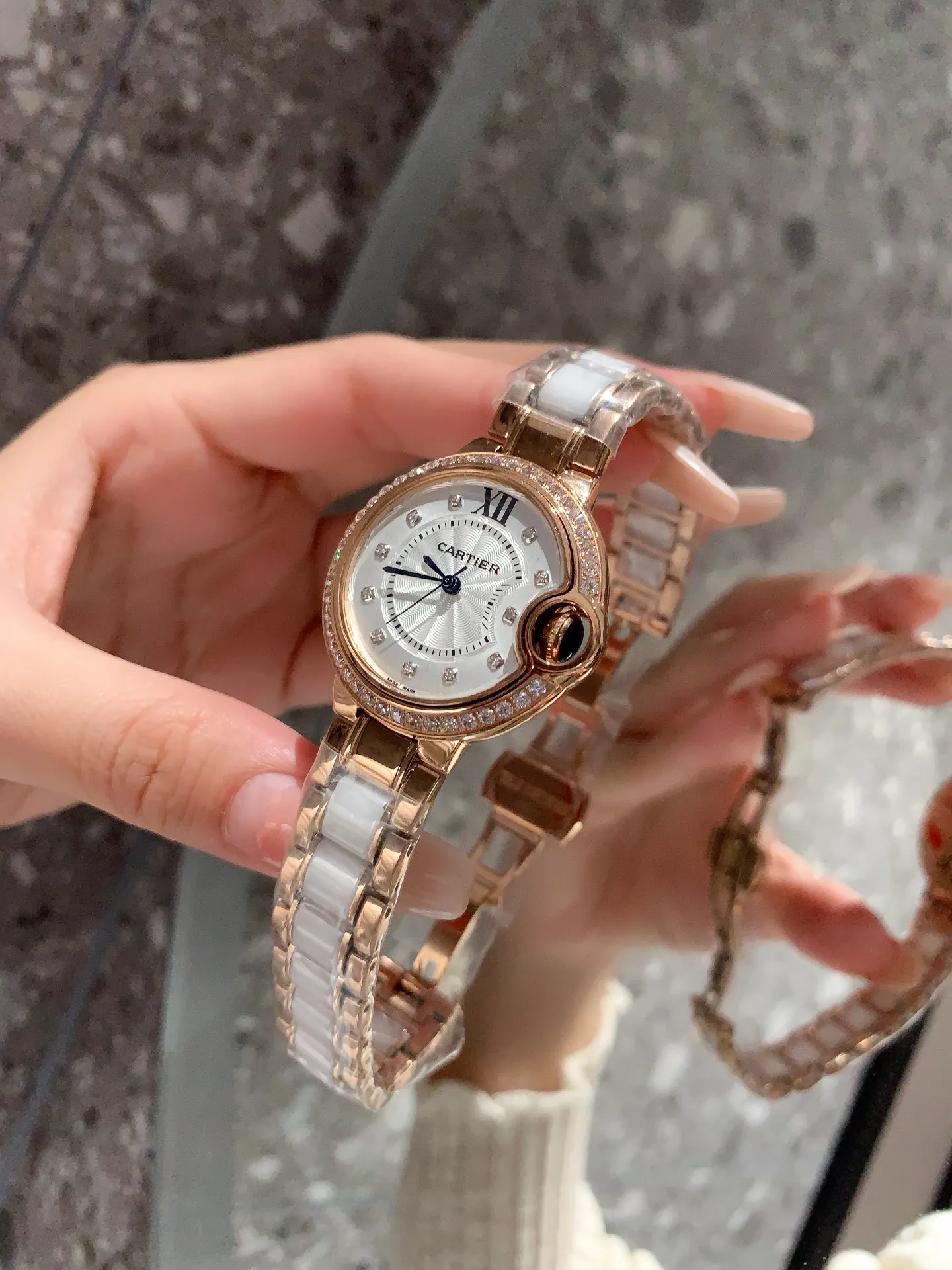 【High-end replica】💰1360! Cartier women's watch Blue Balloon, exquisite 33mm quartz watch, traditional three-hand design, starry sky running, time flowing, special craftsmanship with diamonds, perfect personality, paired with fish-eye glass, accurate travel time