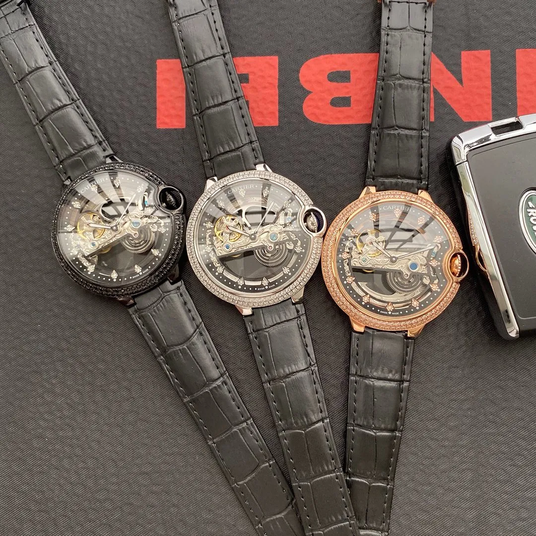 [Foreign trade import]💰1720 Cartier🔥Latest design🔥Fully hollow new product🎈🎈 [Type]: Fine men's watch [Strap]: Genuine leather strap [Movement]: Top fully automatic mechanical movement [Mirror]: Mineral strengthened glass (higher definition) Elegant taste Vast and majestic Ingenuity Wrist treasure Size: 43mm in diameter and 12mm in thickness Hot sale on the market! Welcome to reprint!