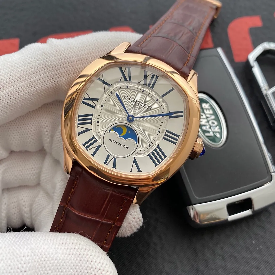 [Foreign trade import]💰1280 Cartier🔥A must-have for warm men🔥Exclusive first launch🔥 [Type]: Fine men's watch [Strap]: Genuine cowhide strap [Movement]: High-end fully automatic mechanical movement [Mirror]: Mineral-strengthened glass (higher definition) Elegant taste Vast and majestic Ingenuity A treasure for the wrist Size: 41mm in diameter and 12mm thick Hot on the market! Welcome to reprint!