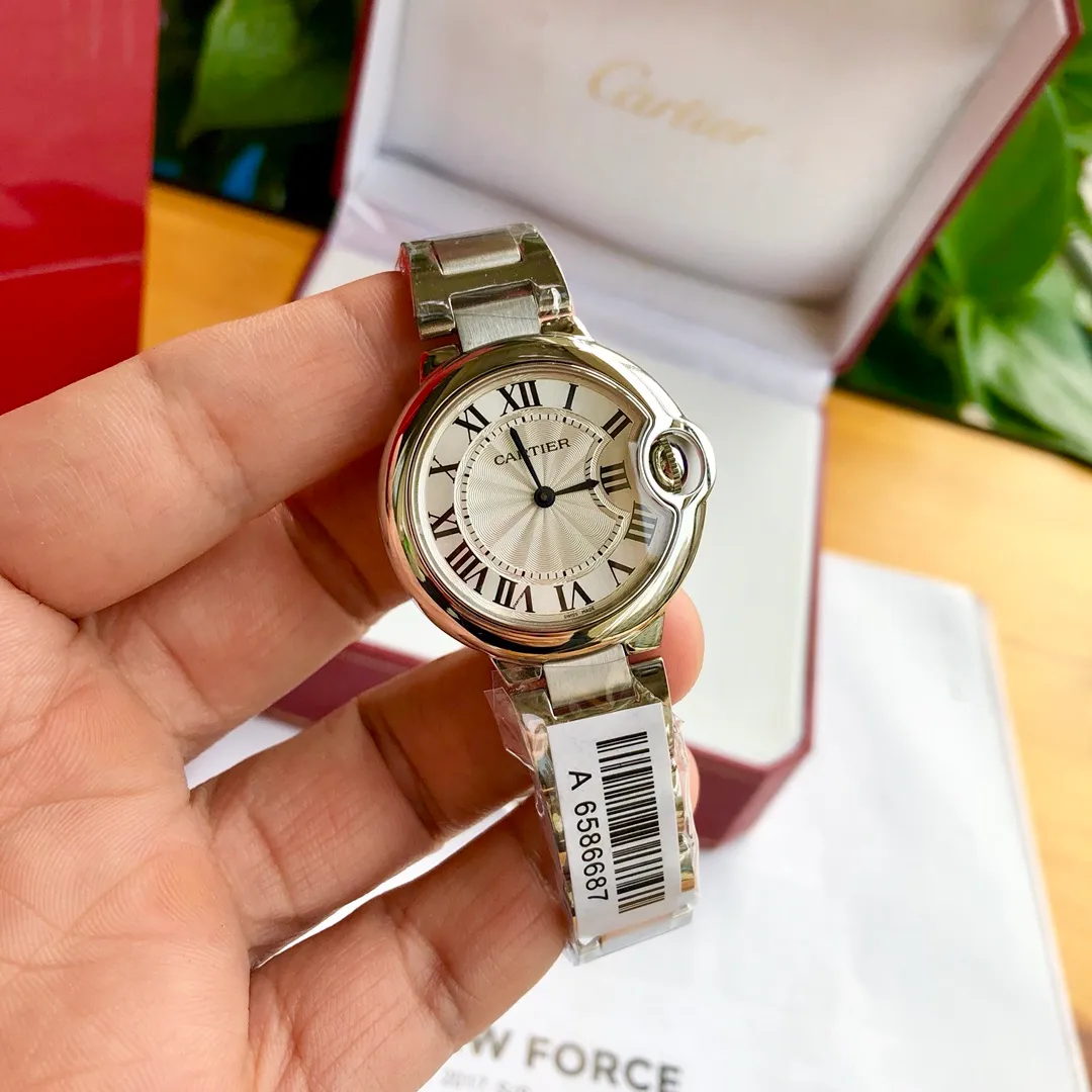 【High-end replica】💰1720! Cartier classic ladies blue balloon series quartz watch! The very highest version on the market! Produced by a major Taiwanese manufacturer! Imported Swiss quartz movement! Stainless steel strap! Sapphire 👀 glass mirror! Dial 28mm/33mm/36mm is exquisite and fashionable! So feminine! The watch is perfectly made! Getting your watch in and out of the counter is stress-free! Comes with full counter packaging! Deeply waterproof! Don’t talk too much! Just go to the picture! !