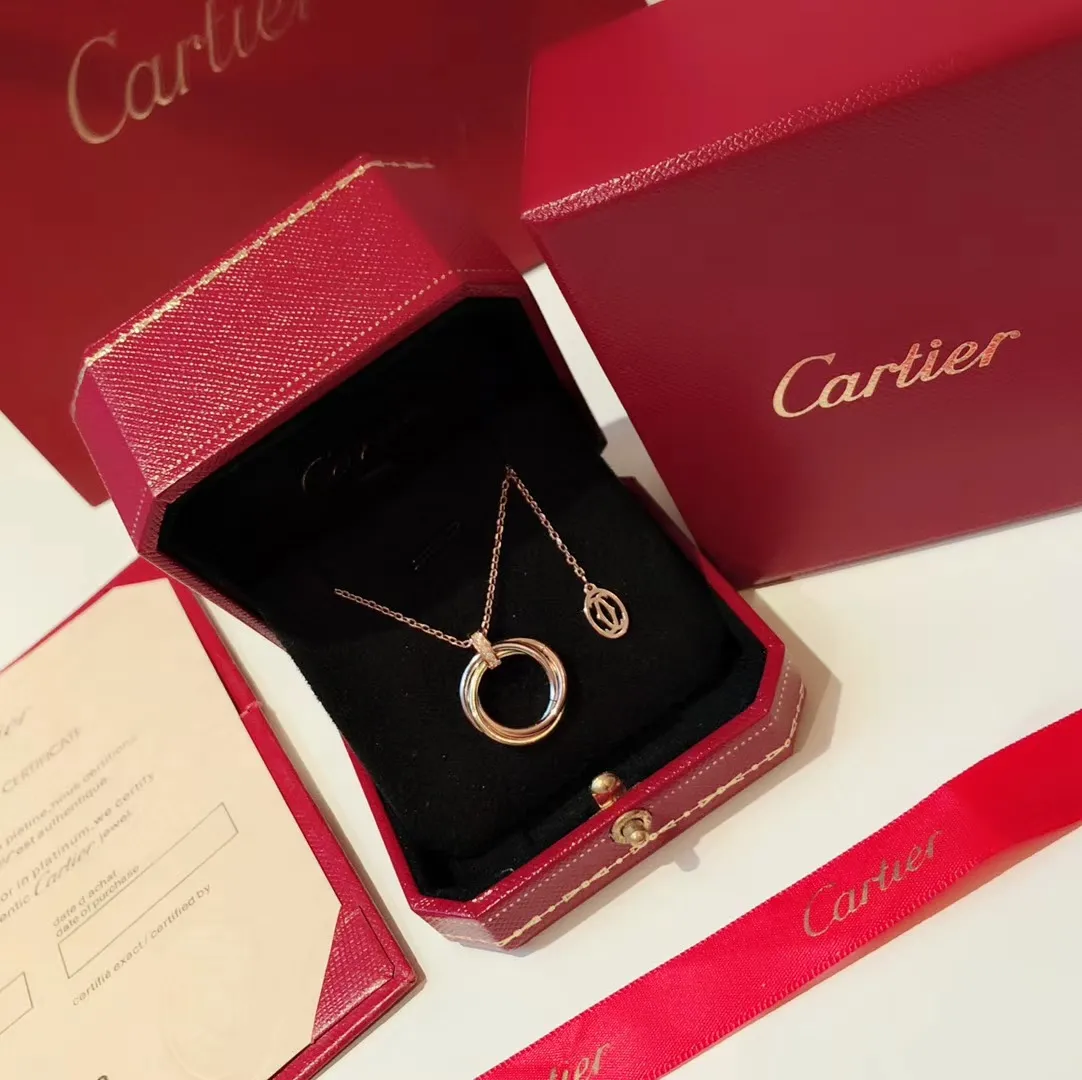 【Purchasing quality】💰360! Cartier Trinity series three-color gold three-ring necklace, classic and durable, versatile. Selected from Germany imported s925 sterling silver material, electroplated with ultra-thick gold. Authentic and consistent. Rose gold, super versatile and whitening necklace.