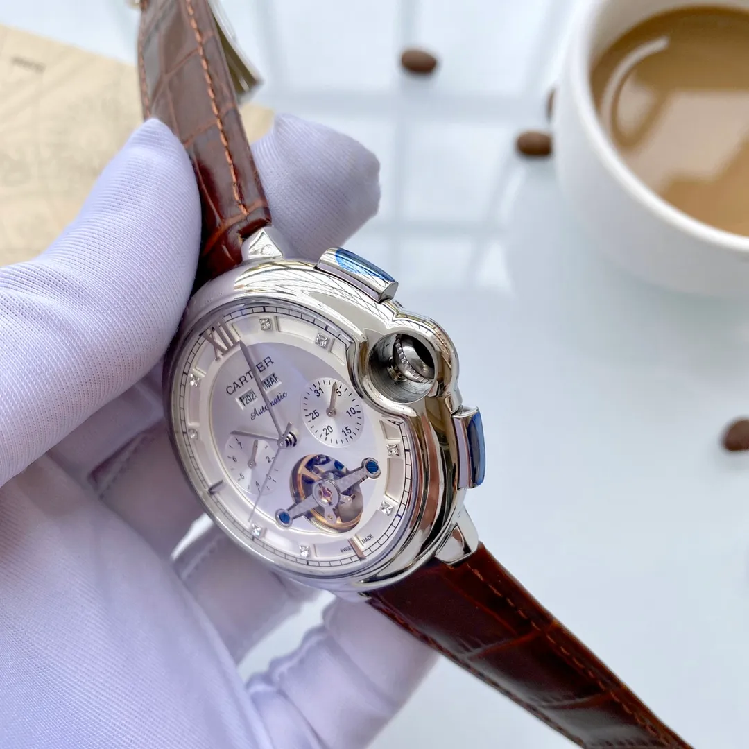 【Foreign Trade Import】💰1720! Cartier (Exquisite quality, outstanding debut) 🎉🎉 [Type]: Boutique men's watch (top-level) exquisite quality [Strap]: Made of genuine cowhide leather strap (durable) [Movement]: Top-level mechanical movement (stable) [Material]: Mineral super strong mirror (higher definition) Exquisite quality Generous style Excellent temperament Wisdom and exclusivity [Size]: 43mm diameter and 12mm thick Hot sale on the market! Welcome to reprint!