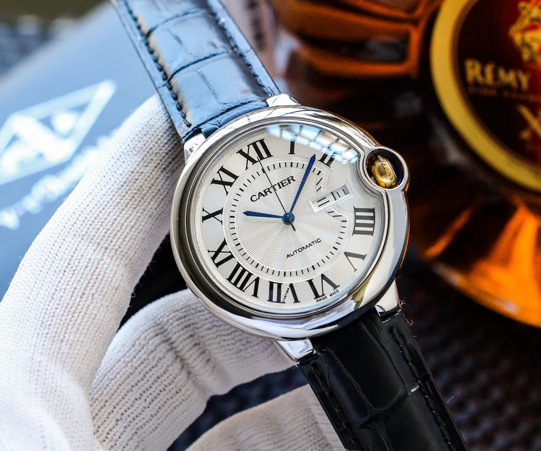 [Foreign trade import] 💰1240 Cartier-CARTIER blue balloon dual calendar Type: Men's watch Case: 316 stainless steel (excellent workmanship) Strap: Imported calfskin/316 stainless steel (two options available) Movement: Imported Japanese Citizen 8215 fully automatic mechanical movement (stable travel time) Material: Advanced reinforced coating mirror Size: Men's diameter 42mm/thickness 13mm