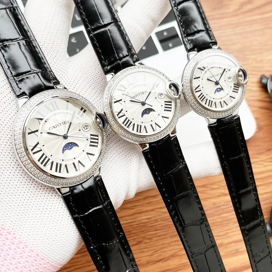 [High-end replica] 💰1720 each! Three sizes in one produced by Taiwan factory, size 33mm 36mm 42mm, Cartier Blue Balloon series: the latest quartz watch for couples, three-hand moon phase and star display, double sapphire glass mirror, 316 stainless steel case, steel blue sword-shaped hands, water drop fisheye effect sapphire mirror 3 o'clock glass opening🈷️Tooth reflection, Italian imported cowhide, 316 original steel belt, size 33mm 36mm42mm (bottom cover coded warranty card and hangtag three codes in one) individually packaged, Xiaohongshu recommends best-selling models, Douyin live broadcast popular models come to Long