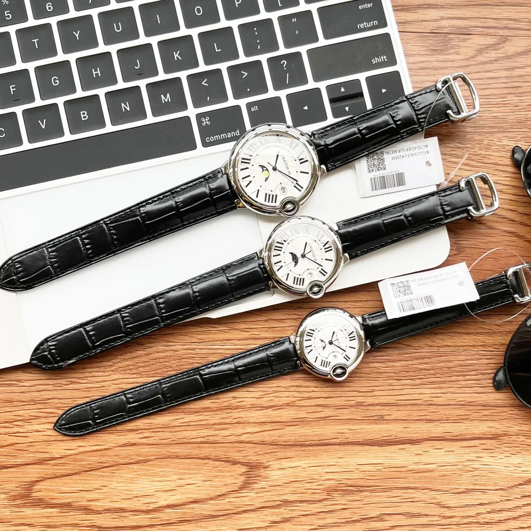 [High-end replica] 💰1720 each! Three sizes in one produced by Taiwan factory, size 33mm 36mm 42mm, Cartier Blue Balloon series: the latest quartz watch for couples, three-hand moon phase and star display, double sapphire glass mirror, 316 stainless steel case, steel blue sword-shaped hands, water drop fisheye effect sapphire mirror 3 o'clock glass opening🈷️Tooth reflection, Italian imported cowhide, 316 original steel belt, size 33mm 36mm42mm (bottom cover coded warranty card and hangtag three codes in one) individually packaged, Xiaohongshu recommends best-selling models, Douyin live broadcast popular models come to Long