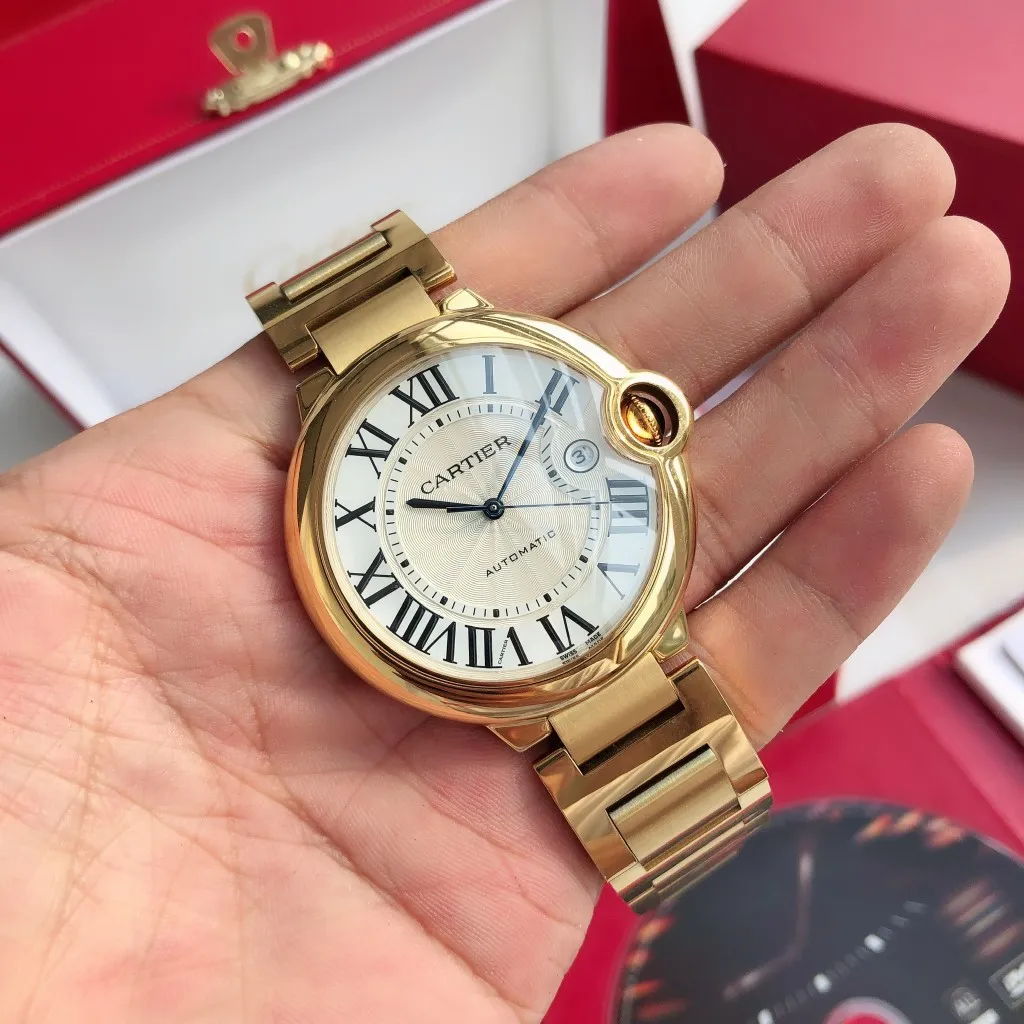 [High-end replica] 💰1160 men and 650 women! [Customized all-in-one machine]💰2100 men and 1280 women! Cartier Blue Balloon 33mm, 42mm Couple Matching Blue Balloon [Color] More beautiful combinations are waiting for you to discover [Upon appearance, heavily honed] After many years of long-term development, it has finally become a sharp weapon, the first choice for love, a hot-selling hot model [Color] The 42mm men's model of the Blue Balloon series is equipped with imported 9015 all-in-one machine movement, and the details of the shell appearance are exquisite and beautiful The 33mm women's model is equipped with the original Seiko NH05 movement, which is as thin as 10.8mm, slender and round, and vividly reproduces the essence of the original genuine product. Based on the above-mentioned details, the overall shell shape and appearance lines are beautiful and highly integrated, integrating multiple high-end craftsmanship!