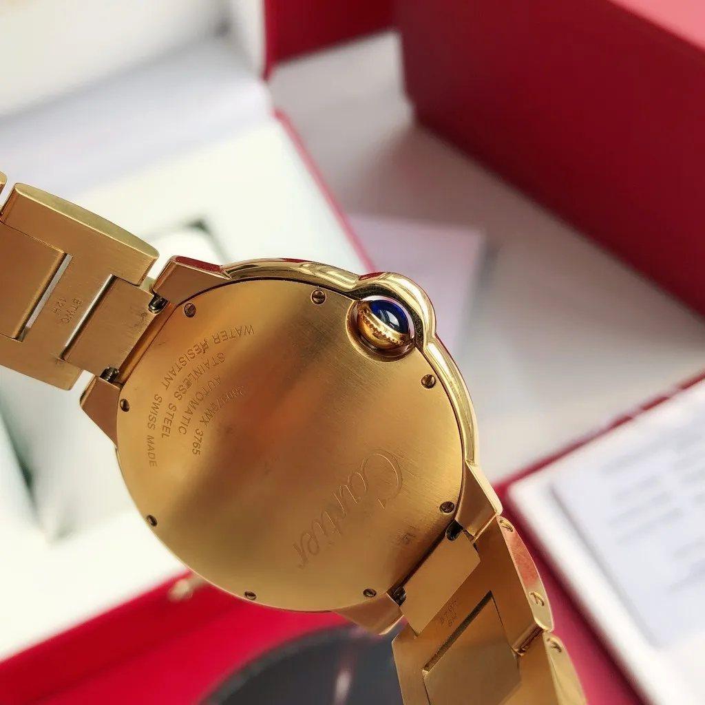 [High-end replica] 💰1160 men and 650 women! [Customized all-in-one machine]💰2100 men and 1280 women! Cartier Blue Balloon 33mm, 42mm Couple Matching Blue Balloon [Color] More beautiful combinations are waiting for you to discover [Upon appearance, heavily honed] After many years of long-term development, it has finally become a sharp weapon, the first choice for love, a hot-selling hot model [Color] The 42mm men's model of the Blue Balloon series is equipped with imported 9015 all-in-one machine movement, and the details of the shell appearance are exquisite and beautiful The 33mm women's model is equipped with the original Seiko NH05 movement, which is as thin as 10.8mm, slender and round, and vividly reproduces the essence of the original genuine product. Based on the above-mentioned details, the overall shell shape and appearance lines are beautiful and highly integrated, integrating multiple high-end craftsmanship!