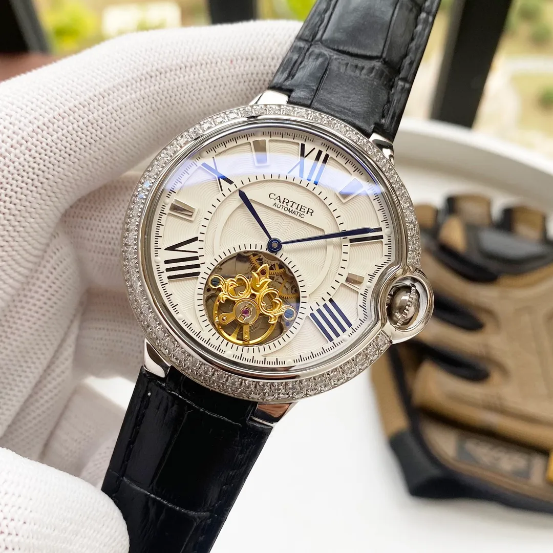 【High-end replica】💰1640! Cartier's premium men's watch features a striking three-hand design, superb craftsmanship, originality, nobility and gentlemanly style. Using fully automatic imported Citizen 8215 mechanical movement, top-grade 316 stainless steel case and strap, mineral super mirror, size 46*13