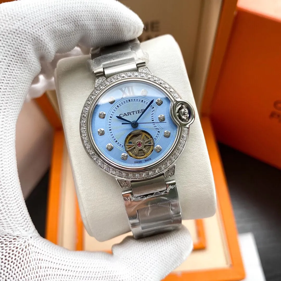 【Foreign Trade Import】💰1520! The Cartier Blue Balloon series and tourbillon mechanical women's watches are now on the market, exuding fashionable beauty. The operation of the movement flywheel is clear at a glance, showing nobility and luxury. Paired with imported Italian calfskin, it perfectly blends classicity and innovation. The diameter is 36mm wide and the thickness is 11mm🔥The top products are constantly produced🔥