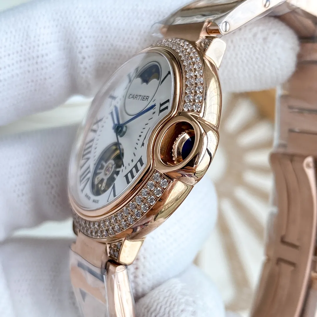 【Foreign Trade Import】💰1720! The Cartier Blue Balloon series and tourbillon mechanical women's watches are now on the market, exuding fashionable beauty. The operation of the movement flywheel is clear at a glance, showing nobility and luxury. Paired with imported Italian calfskin, it perfectly blends classicity and innovation. The diameter is 36mm wide and the thickness is 10mm🔥The top quality products are constantly produced🔥