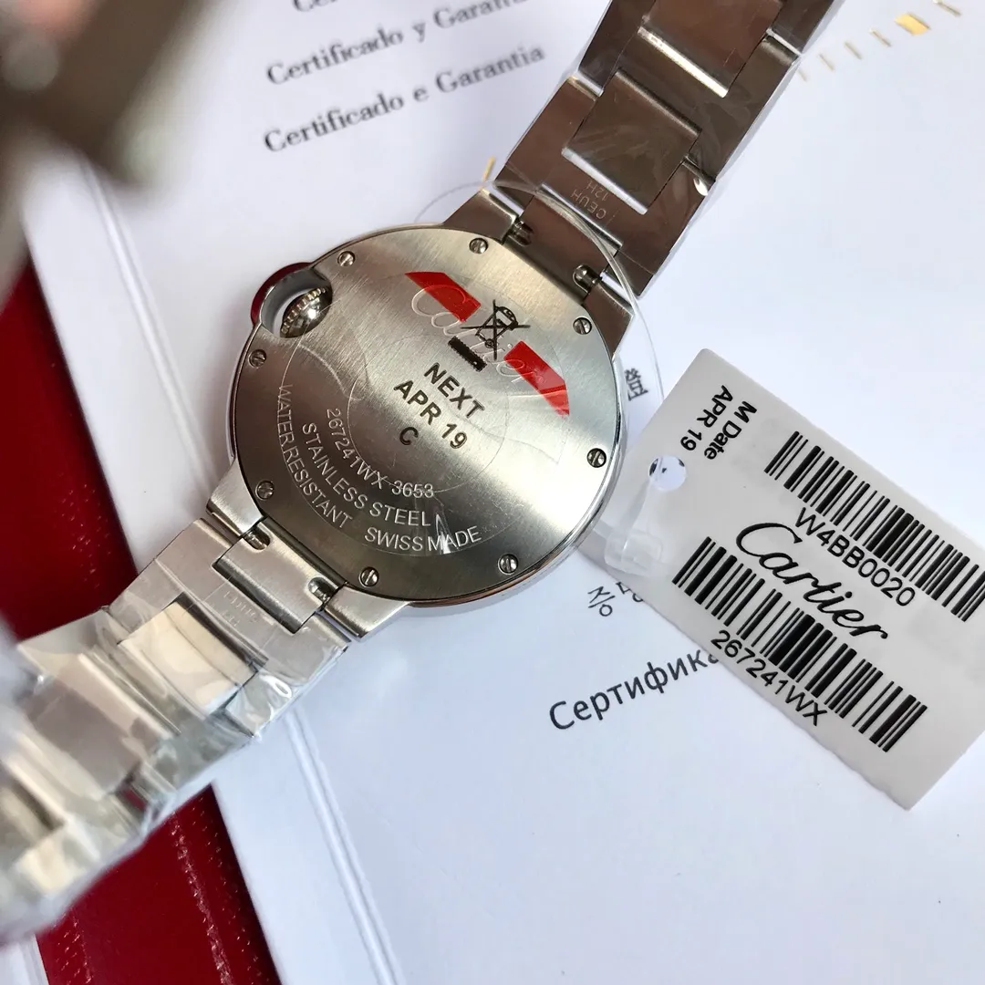 【Access Counter】💰2800! New 33 quartz powder! Big news coming‼ ️Through connections, I obtained a batch of blue balloons seized by customs! One of the hottest styles in the world! A classic that can carry the years and never go out of style! Exclusive channel! Less than 100 yuan, one piece sold for one piece less! The movement is Swiss quartz movement. Cartier, the world's top jewelry and watch brand, has produced many classics in its long brand history, such as legendary series of watches such as Santos and Tank. The most popular style of Cartier watches in recent years is undoubtedly the Ballon Bleu. With its ultra-thin body and light texture, the ultra-thin watch interprets the usual elegance of the Blue Balloon watch series to the extreme.
