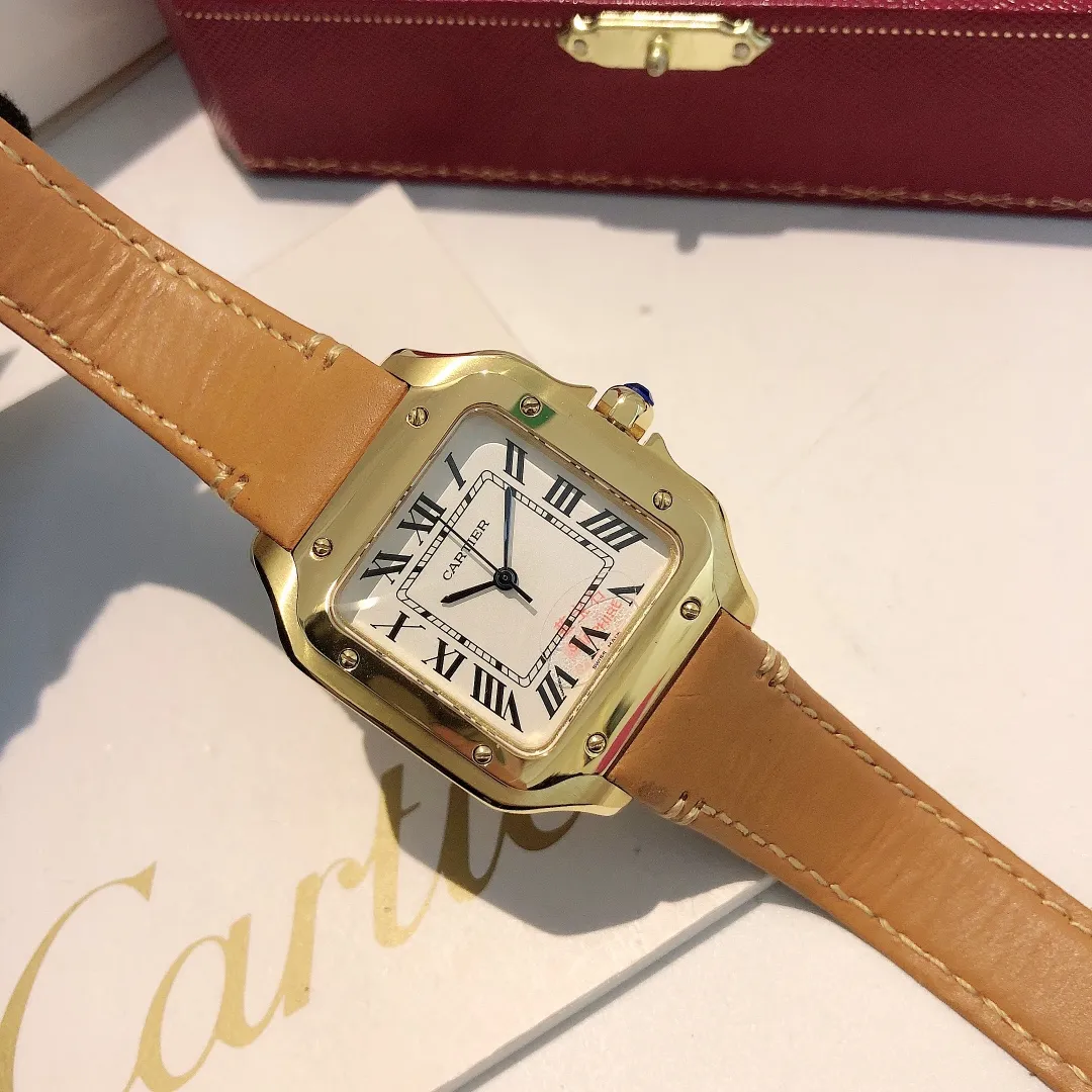【Foreign trade import】💰1140! 2020 new V12 Cartier, Santos, genuine original mold opening, imported quartz movement. 316 stainless steel case, sapphire crystal glass, calfskin imported from Italy, details and workmanship are consistent with the genuine product, please look for v12 exclusive quality Size: Women's 35mm "MX Real Shot"