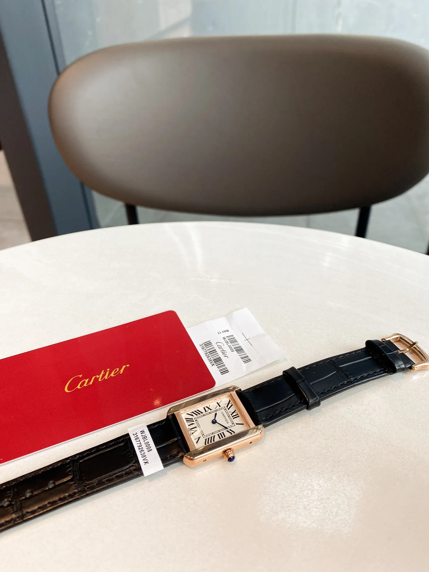 【Foreign trade import】💰1040! Cartier tank series retro watch TANK tank series! The lettering adopts three-dimensional protrusion, 316L stainless steel version, couple watch, imported Swiss movement, three codes in one. Medium size 27MMX34MM, small size 24MMX31MM. The details are polished, the color of the hands, the curvature of the handle, the original pebbled leather belt, the original stainless steel belt, with sticker code, color distribution: white shell, gold shell, rose gold shell, strap colors are complete! Imported Swiss movement, Sapphire TankSolo’s ingenuity is worth owning!