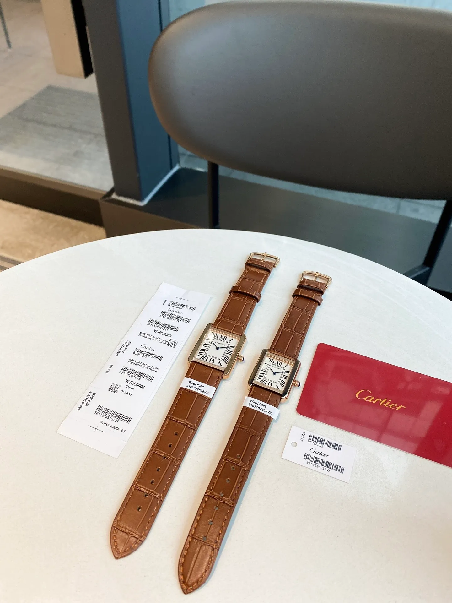 【Foreign trade import】💰1040! Cartier tank series retro watch TANK tank series! The lettering adopts three-dimensional protrusion, 316L stainless steel version, couple watch, imported Swiss movement, three codes in one. Medium size 27MMX34MM, small size 24MMX31MM. The details are polished, the color of the hands, the curvature of the handle, the original pebbled leather belt, the original stainless steel belt, with sticker code, color distribution: white shell, gold shell, rose gold shell, strap colors are complete! Imported Swiss movement, Sapphire TankSolo’s ingenuity is worth owning!