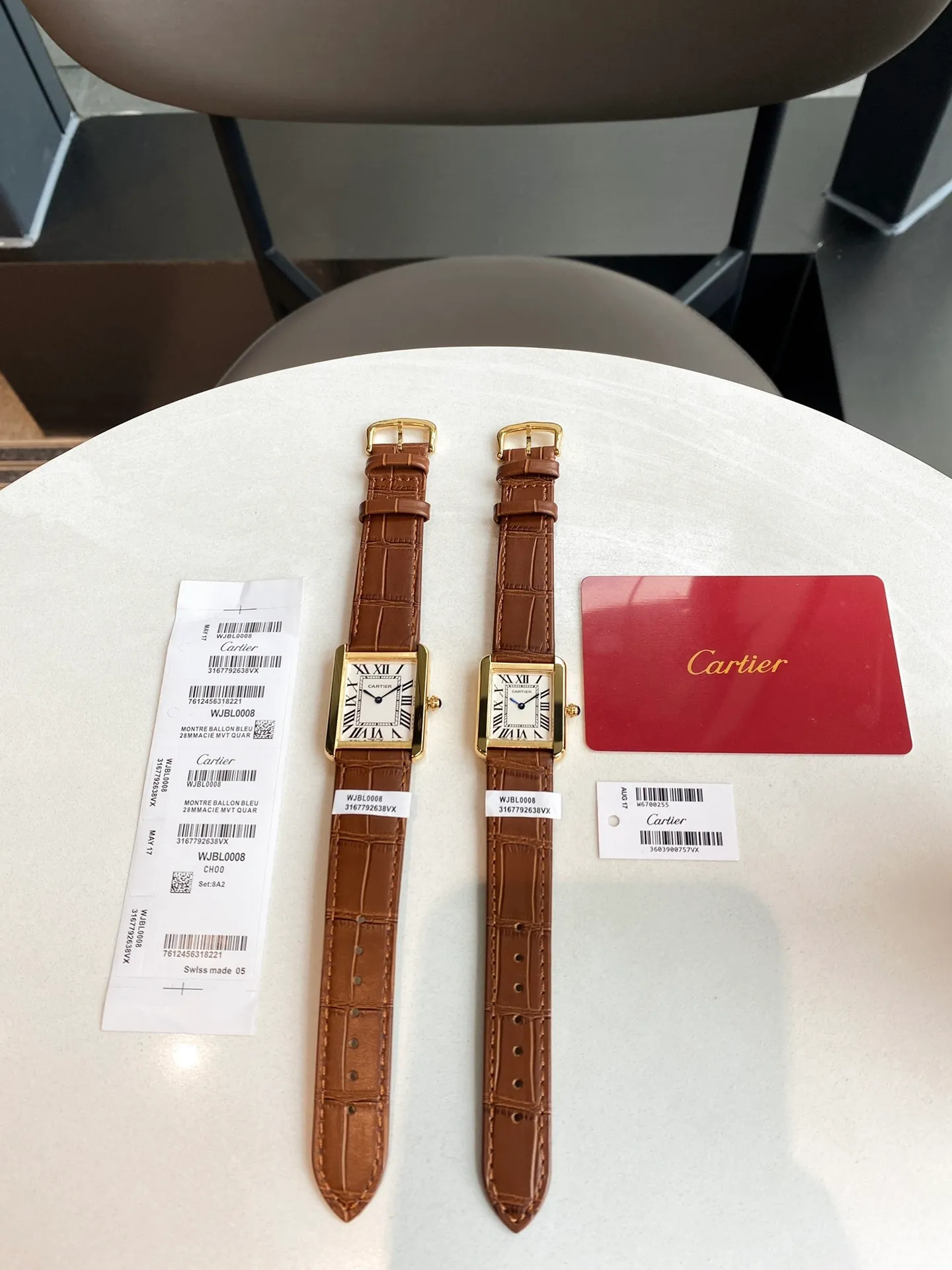 【Foreign trade import】💰1040! Cartier tank series retro watch TANK tank series! The lettering adopts three-dimensional protrusion, 316L stainless steel version, couple watch, imported Swiss movement, three codes in one. Medium size 27MMX34MM, small size 24MMX31MM. The details are polished, the color of the hands, the curvature of the handle, the original pebbled leather belt, the original stainless steel belt, with sticker code, color distribution: white shell, gold shell, rose gold shell, strap colors are complete! Imported Swiss movement, Sapphire TankSolo’s ingenuity is worth owning!