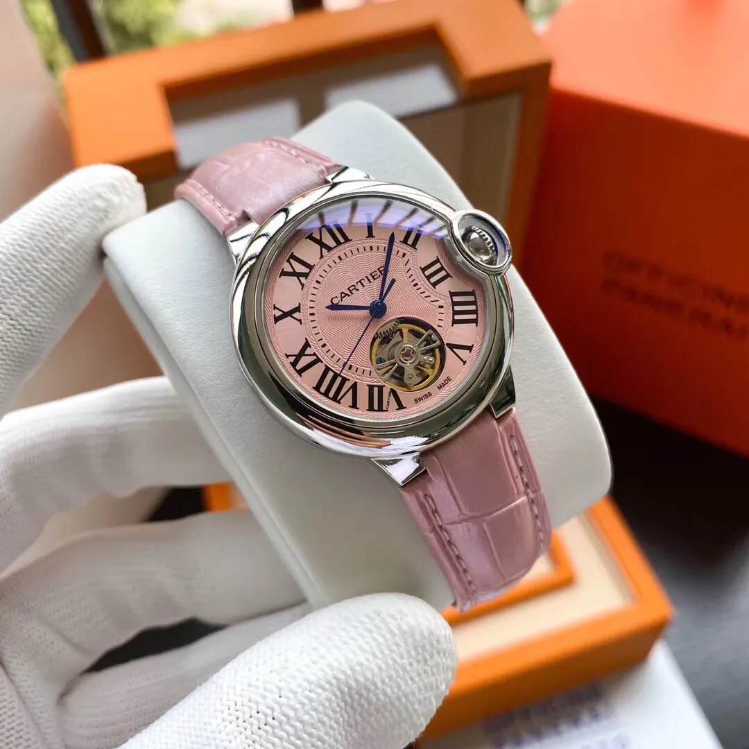 【Foreign trade import】💰1320! The Cartier Blue Balloon series and tourbillon mechanical women's watches are now on the market, exuding fashionable beauty. The operation of the movement flywheel is clear at a glance, showing nobility and luxury. Paired with imported Italian calfskin, it perfectly blends classicity and innovation. The diameter is 36mm wide and the thickness is 11mm🔥The top products are constantly produced🔥