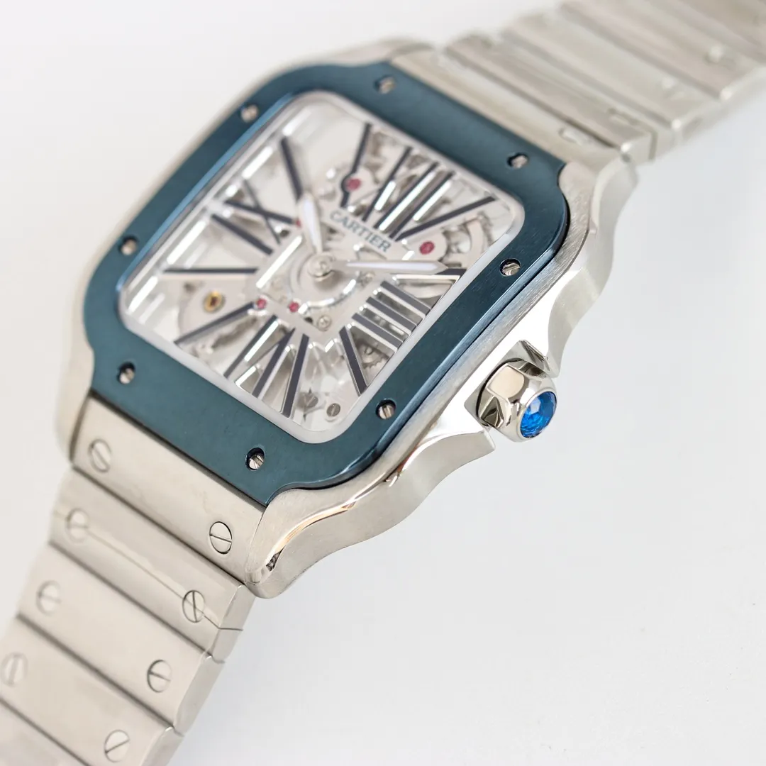 TW is the first to create the most powerful 1:1 top replica Cartier Santos Skeleton Series X43. Parameters are synchronized with the genuine products. Table diameter: 39.8 mm Movement: Swiss Ronda 4S20 modified mechanical movement Case thickness: 9.08 mm Dial color: Skeleton Dial shape: Square SKU: Black Silver silver ring Silver rose ring Silver gold ring Strap color: Black Blue (Imported calfskin) Buckle type: Double folding buckle Back view: back view Mirror: sapphire mirror Hands: blue burnt steel hands Black model uses imported green luminous light Crown: gem-set crown