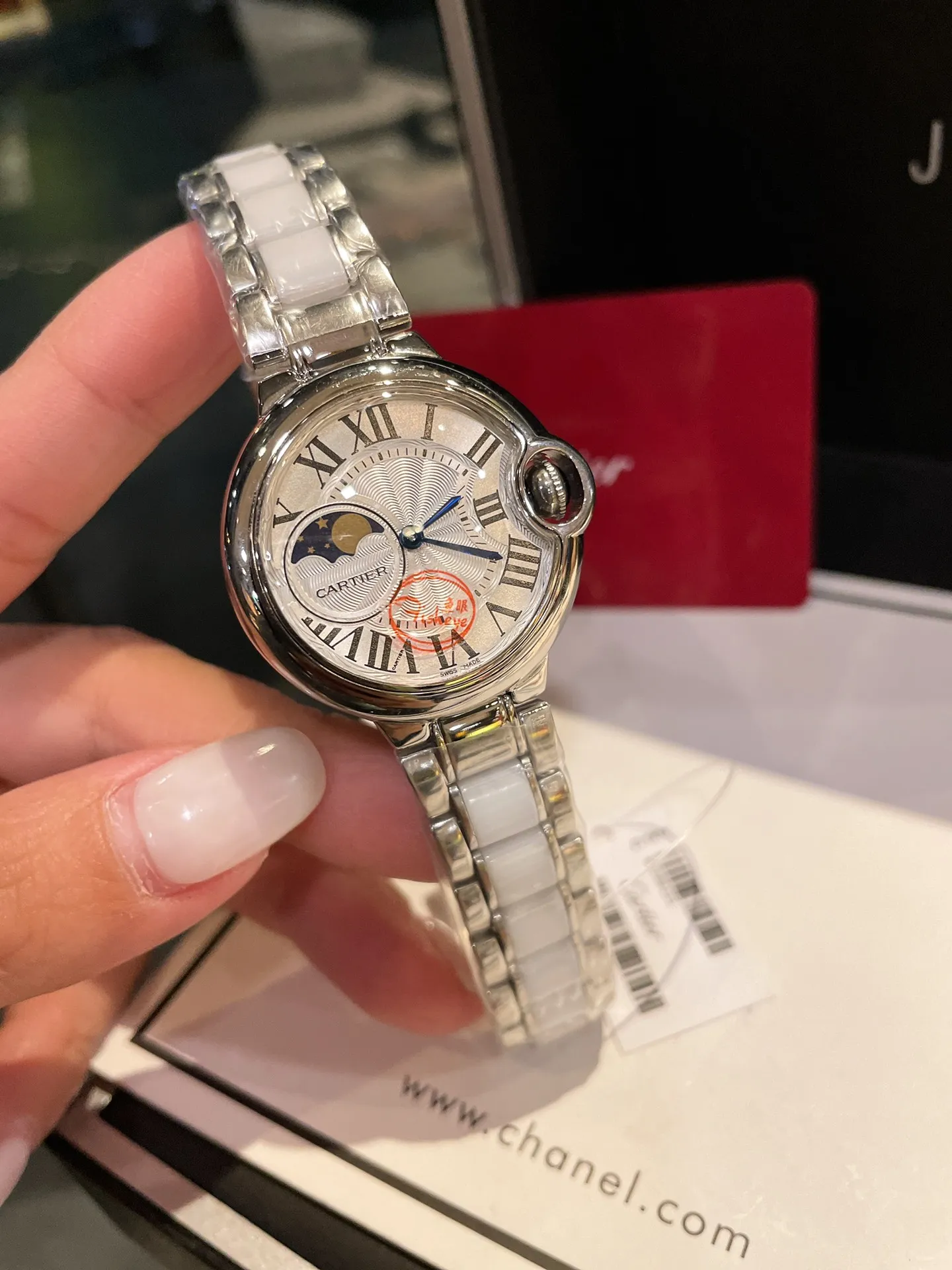 【High-end replica】💰1160! The new fashionable quartz women's model [Cartier] is carefully designed ❤️ versatile and durable to look at 💞 comfortable to wear 💗 popular basket balloon, the aperture has a glossy feel, and the diamond ring has a jewelry feel. It adopts imported quartz movement and is matched with the most fashionable steel band between ceramics. It is gorgeous and unique but not complicated. The whole watch is elegant and harmonious. The dial is retro and has an aristocratic temperament. ❣️ Size 33mm*9mm