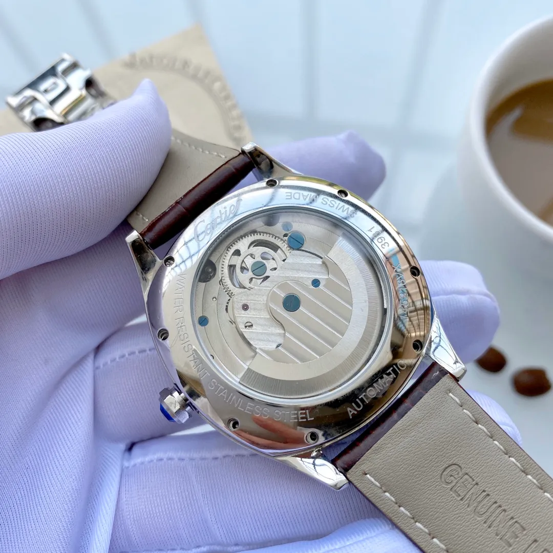 【Foreign trade import】💰980/720! Cartier (extremely noble and wise work) 🔥Type: Exquisite men's watch (more excellent) [square case] 🔥Strap: real cowhide strap (more durable) for real men 🔥Movement: super top mechanical movement (more stable) perpetual motion 🔥Material: mineral super strong mirror (more wear-resistant) Smart style, strong sense of thickness, special design, return with honor Size: diameter 41mm, thickness 12mm Smart launch! Welcome to reprint!