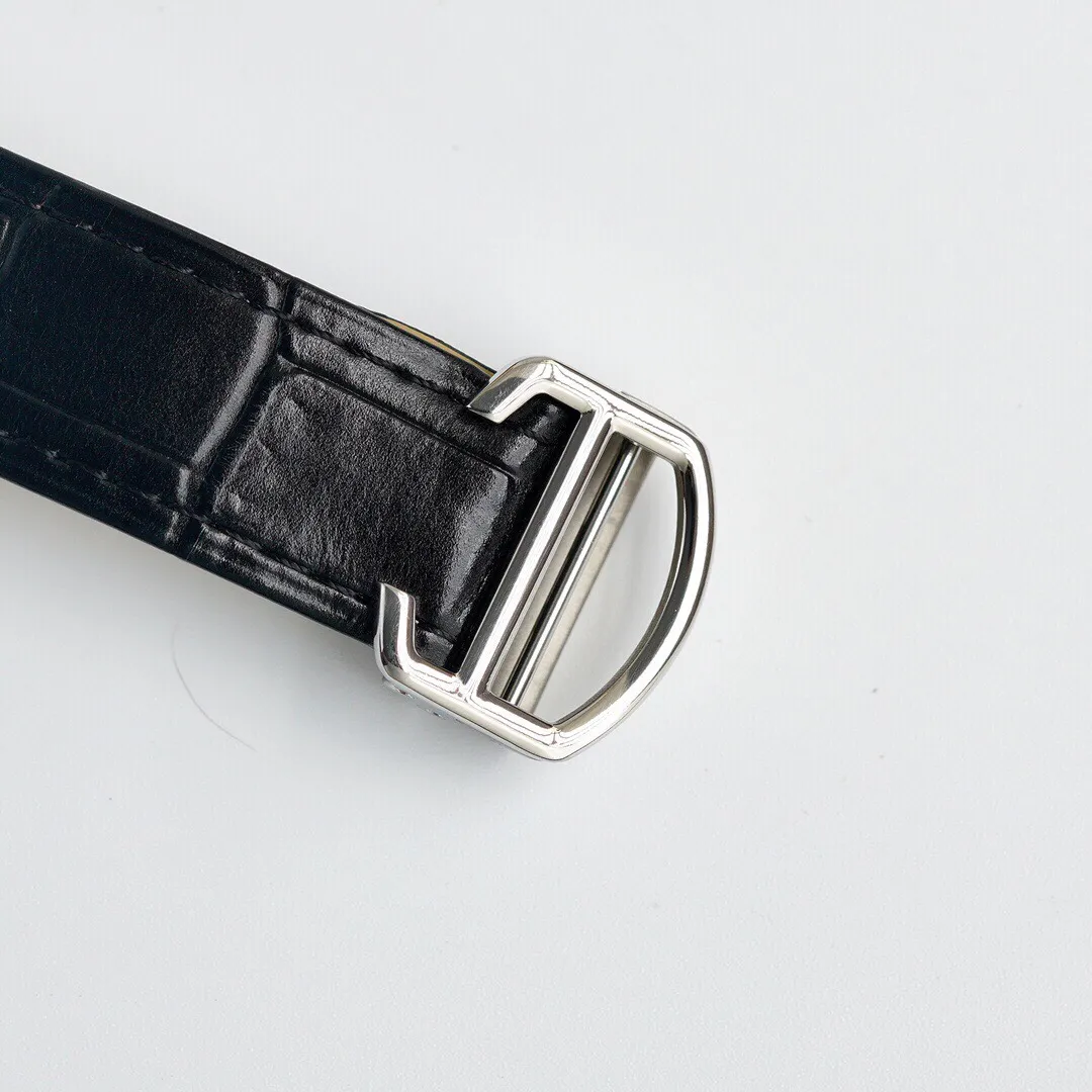 【Top Replica】💰3160! Cartier—Drive de Cartier series watches. The elegant and solemn pillow-shaped design combined with neat and generous line layout shows the masculine and unyielding charm of men.  [Case] ​​Watch data 40mmX41mmX12mm (the thinnest on the market). The unique pillow-shaped case is top-notch in workmanship, and the clear and full arc lines are reproduced in place. The precision factory strives for excellence to restore the experience closest to the original version for the majority of watch friends.  [Technical Breakthrough] The Citizen movement is used to modify the original Cal.1904-PS MC movement, which is not an ordinary Seagull domestic movement on the market. The automatic rotor and large and small splints are all rhodium-plated. The position of the balance wheel is consistent with the original product, and the simulation is close to that of the counter.  [Wonderful details] 1. The original mold is purchased exclusively in the market 2. The quenched blue steel hands are full and three-dimensional 3. The classic button lock pattern on the dial is delicate and coordinated 4. The 12 Roman logos are superimposed and printed, resulting in a round and neat effect. Calm and restrained, with superb craftsmanship.  KKS' latest extreme ingenuity, focusing on quality! Look out for the original grilled steel blue hands of this top version, and the engraved code under the independent balance wheel! Precision factory quality replica! Welcome to compare the quality, please look for the exclusive code 12245TX 0328