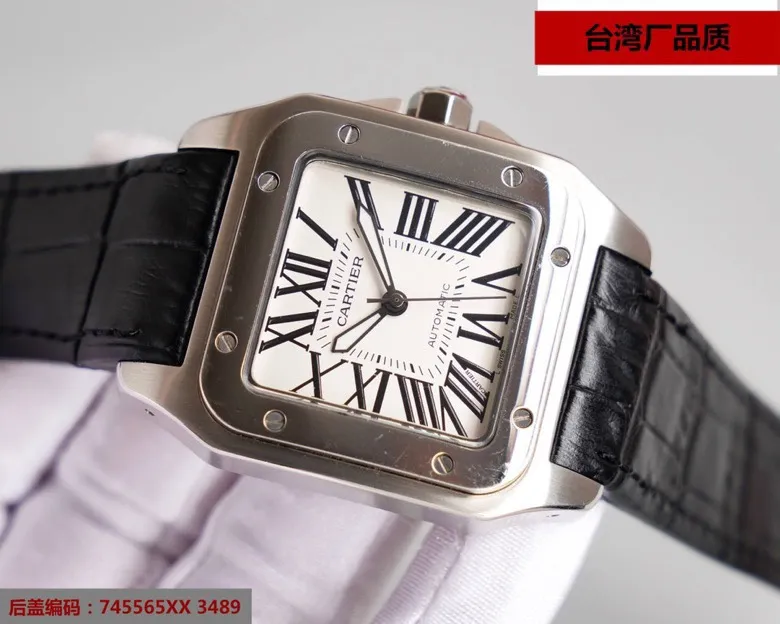 【Top replica】💰3500! It took a year to create the original model of Cartier Santos. It has been continuously improved and improved, and it has finally been shipped‼ ️The Taiwan factory has always been striving for excellence in work style and continuously launched sales champions one after another. The sales volume is miraculous. The imported "tapered" sapphire mirror ➕Taiwan factory exclusive shell case (100% waterproof) Brand: Cartier (men's favorite) Type: Santos series (sales champion) Strap: Genuine cowhide strap Shell case: Used 316L stainless steel to create "water chestnut, curvature, spring sand, stitching", all with the same craftsmanship as the genuine product It cannot be polished to achieve this effect. Mirror: imported "tapered" sapphire glass (never scratched). Movement: top Swiss 7750 mechanical movement (zero repair). Size: diameter 42MM, thickness 11MM. Waterproof ring: all are made of the same color as the original. "Yellow" is not the black of other versions on the market. ⚠️Please look for the exclusive quality.