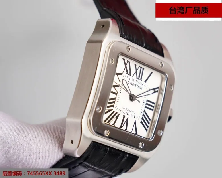 【Top replica】💰3500! It took a year to create the original model of Cartier Santos. It has been continuously improved and improved, and it has finally been shipped‼ ️The Taiwan factory has always been striving for excellence in work style and continuously launched sales champions one after another. The sales volume is miraculous. The imported "tapered" sapphire mirror ➕Taiwan factory exclusive shell case (100% waterproof) Brand: Cartier (men's favorite) Type: Santos series (sales champion) Strap: Genuine cowhide strap Shell case: Used 316L stainless steel to create "water chestnut, curvature, spring sand, stitching", all with the same craftsmanship as the genuine product It cannot be polished to achieve this effect. Mirror: imported "tapered" sapphire glass (never scratched). Movement: top Swiss 7750 mechanical movement (zero repair). Size: diameter 42MM, thickness 11MM. Waterproof ring: all are made of the same color as the original. "Yellow" is not the black of other versions on the market. ⚠️Please look for the exclusive quality.