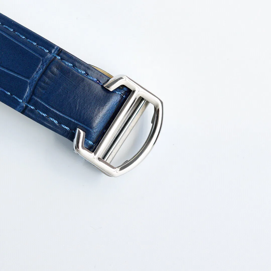 【Top Replica】💰3160! Cartier—Drive de Cartier series watches. The elegant and solemn pillow-shaped design combined with neat and generous line layout shows the masculine and unyielding charm of men.  [Case] ​​Watch data 40mmX41mmX12mm (the thinnest on the market). The unique pillow-shaped case is top-notch in workmanship, and the clear and full arc lines are reproduced in place. The precision factory strives for excellence to restore the experience closest to the original version for the majority of watch friends.  [Technical Breakthrough] The Citizen movement is used to modify the original Cal.1904-PS MC movement, which is not an ordinary Seagull domestic movement on the market. The automatic rotor and large and small splints are all rhodium-plated. The position of the balance wheel is consistent with the original product, and the simulation is close to that of the counter.  [Wonderful details] 1. The original mold is purchased exclusively in the market 2. The quenched blue steel hands are full and three-dimensional 3. The classic button lock pattern on the dial is delicate and coordinated 4. The 12 Roman logos are superimposed and printed, resulting in a round and neat effect. Calm and restrained, with superb craftsmanship.  KKS' latest extreme ingenuity, focusing on quality! Look out for the original grilled steel blue hands of this top version, and the engraved code under the independent balance wheel! Precision factory quality replica! Welcome to compare the quality, please look for the exclusive code 12245TX 0328