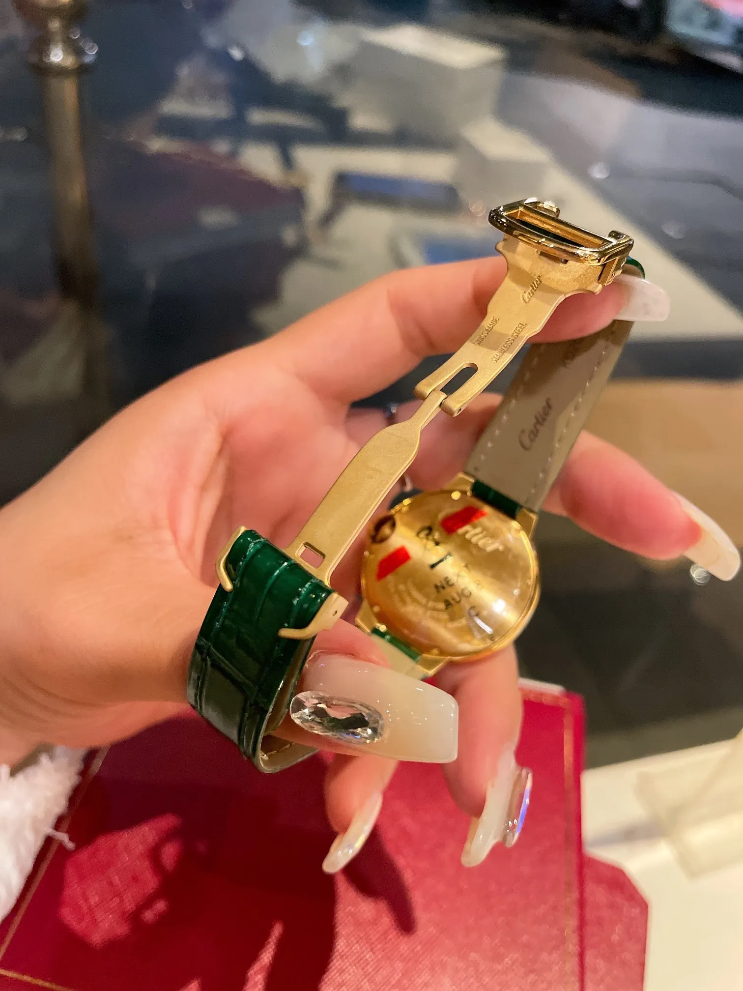 【High-end replica】💰1300! Cartier full diamond women's watch, fisheye glass, Swiss quartz movement ✔️The most popular color, perfect healing color/very temperamental color, pebbled leather with just the right saturation, delicate sheepskin, super soft and comfortable to wear. The key is the super showy white color❗️ Cartier blue balloon with diamond surface💎Gold is luxurious and noble. The real thing is super beautiful💋Swiss quartz size 36mm. Highly recommended to buy [Wow]