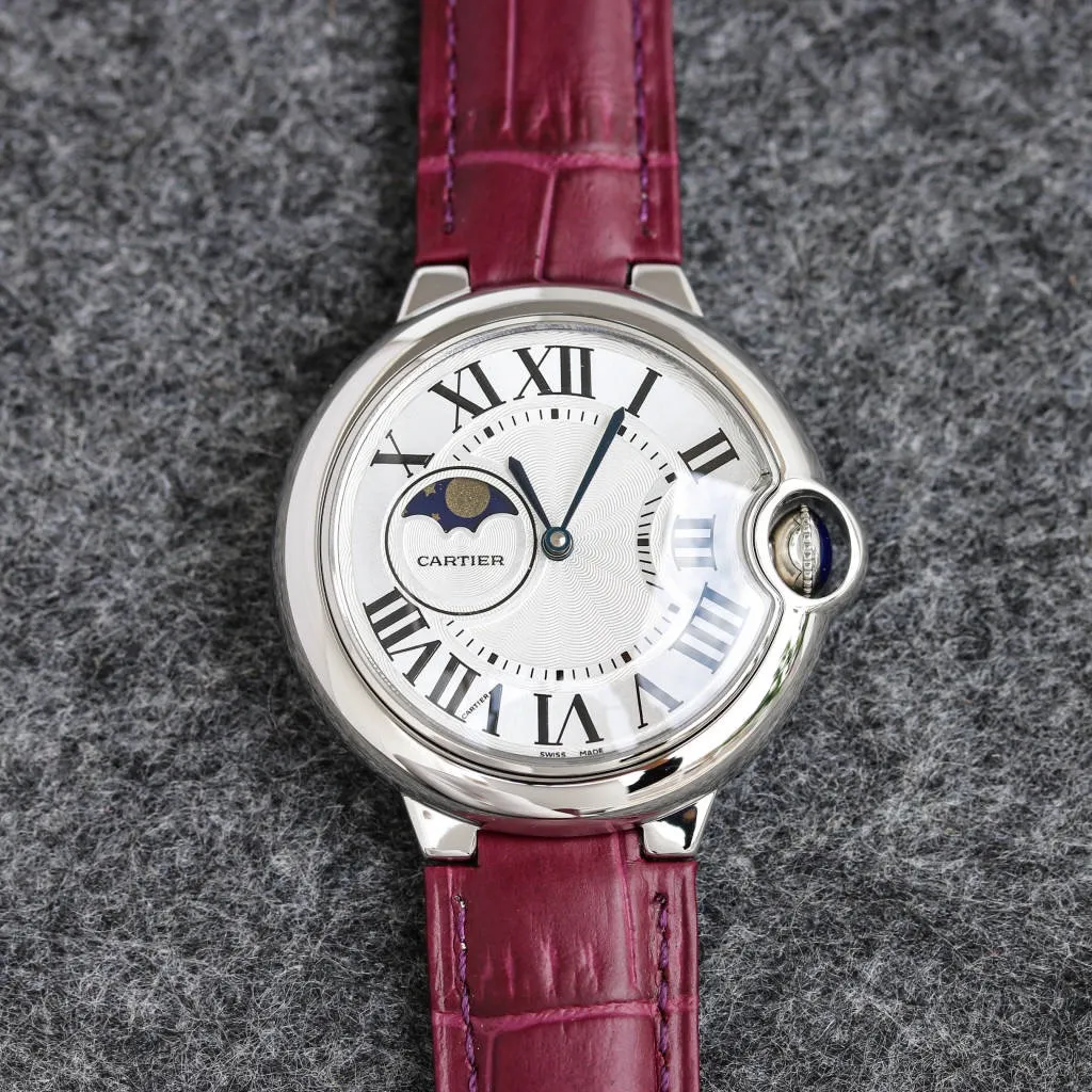 [Taiwan factory blue balloon star series 42, 37 real star functions, with 8217 Japanese movement, Swiss quartz 42, 37, 33, stars are fake functions] 🌹 Cartier blue balloon series, this series of watches is famous for its delicate style and elegant style in the Cartier watchmaking industry. Of course, this watch must have such characteristics. The color of the stainless steel case makes the watch as light as a balloon, and the blue crown seems to have disobediently deviated from the original planned trajectory, like a playful couple. The Roman numerals on the dial look retro and deep, decorated with guilloche patterns and sword-shaped hands. The entire watch gives people a delicate and considerate feel. Isn’t this what couples need? Built-in: Japanese Citizen fully automatic machine, water drop (fish eye bubble) sapphire glass mirror, highly waterproof, burnt steel blue pointer color, head curvature🎈