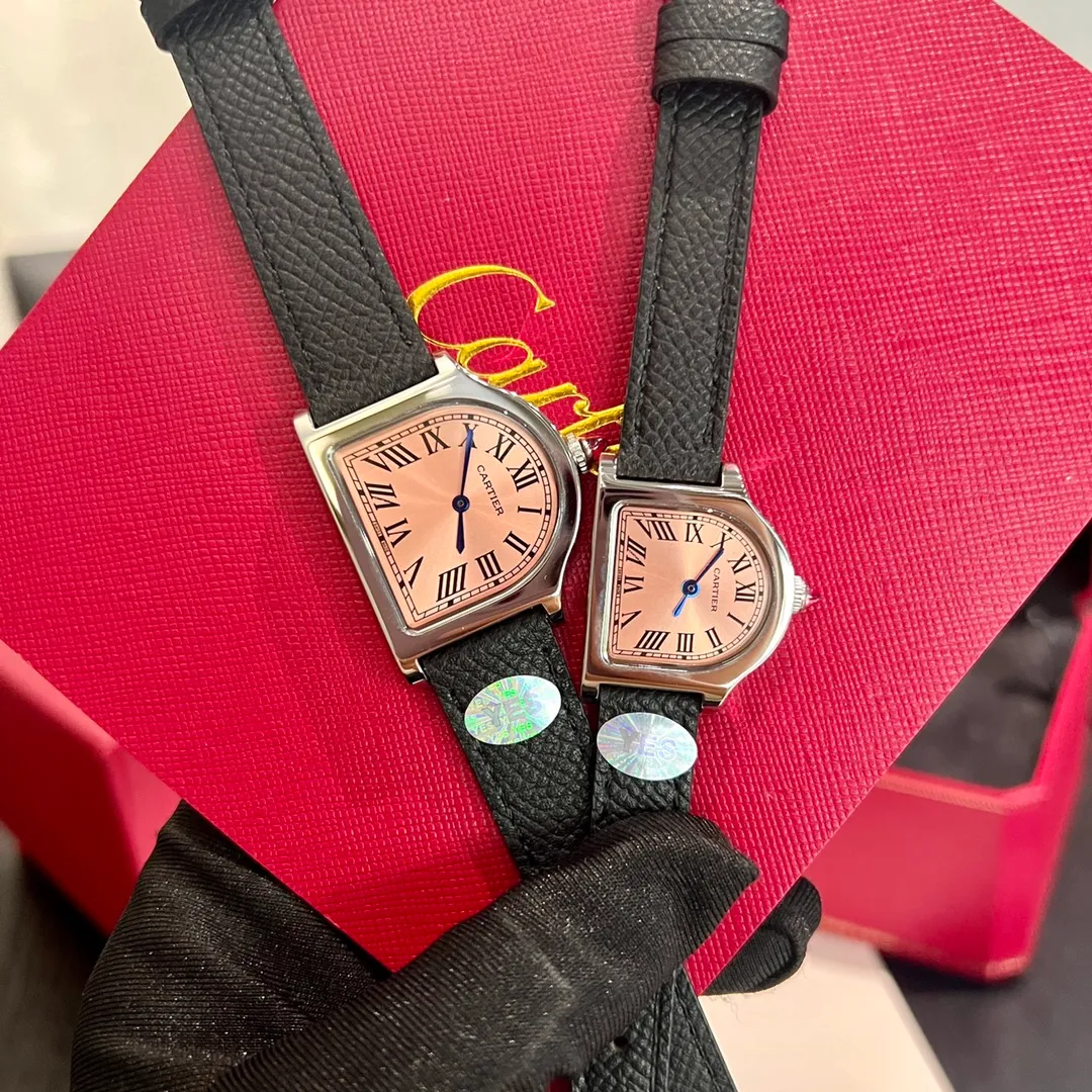 [High-end replica] 💰1120 each! Cartier clock series. The history of the Cartier Cloche watch can be traced back to 1920, and it is one of Cartier's least produced series of works. The watch gets its name from the peculiar shape of the case - it looks like a "desktop bell" when placed horizontally, and Cloche means "bell" in French. This special shape allows the case to stand on the table like a mini clock. Size large 30 mm small 24 mm