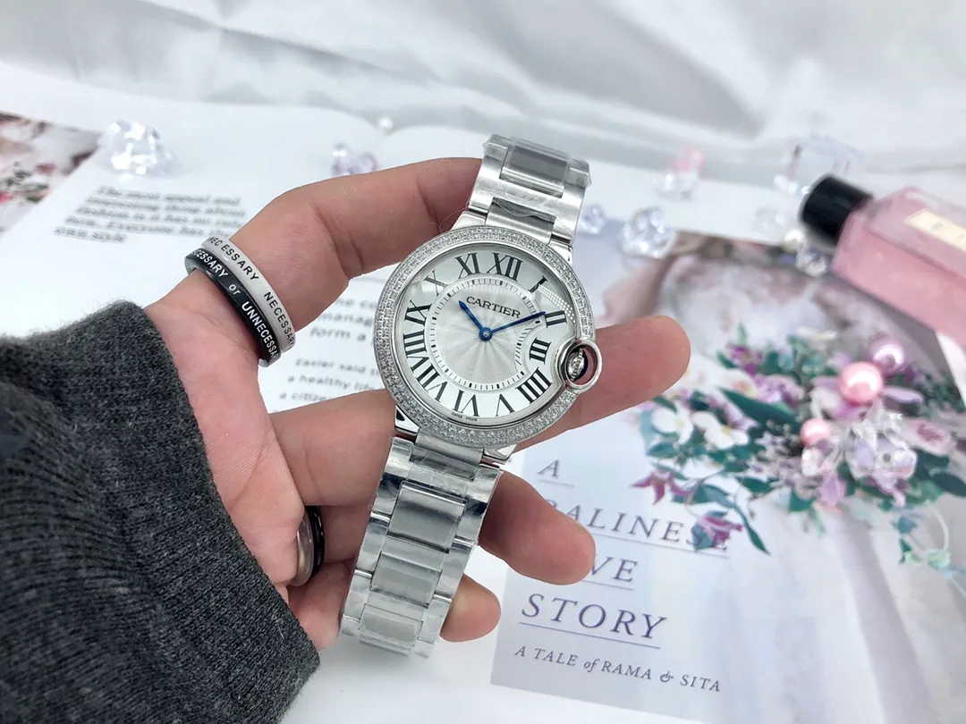 【Top replica】💰1920! Cartier Ballon Bleu 🇫🇷 CARTIER BallonBleu original mold opening, top replica, counter synchronous three-code anti-counterfeiting Type: top luxury women's quartz watch Mirror: fisheye-shaped imported sapphire crystal Hands: hours, minutes Surface: guilloche silver-white letters Case: 316 stainless steel Double circle diamonds Strap: 316 stainless steel Size: 36.6mm×12.05mm Movement: Ronda quartz imported from Switzerland