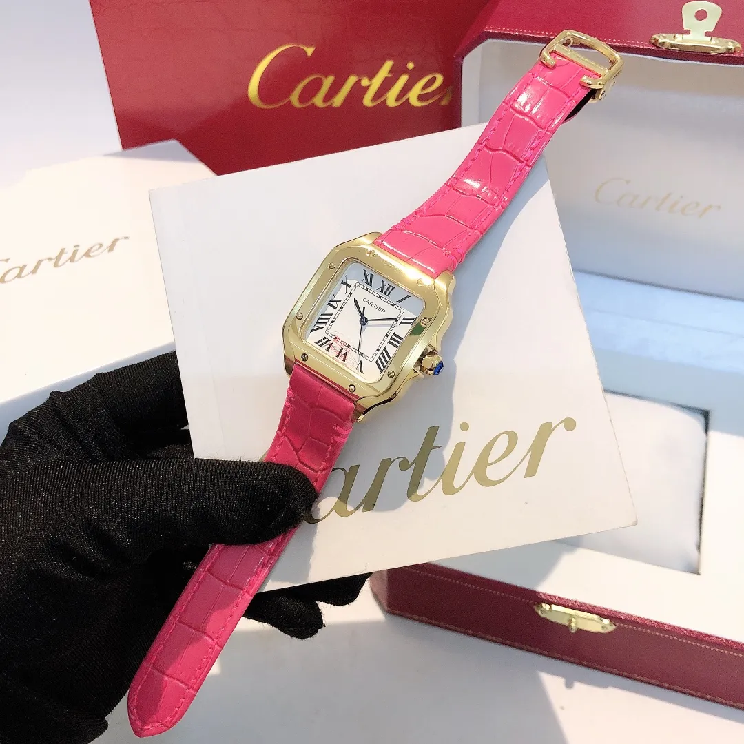 【Foreign trade import】💰1140! 2020 new V12 Cartier, Santos, genuine original mold opening, imported quartz movement. 316 stainless steel case, sapphire crystal glass, calfskin imported from Italy, details and workmanship are consistent with the genuine product, please look for v12 exclusive quality Size: Women's 35mm "MX Real Shot"