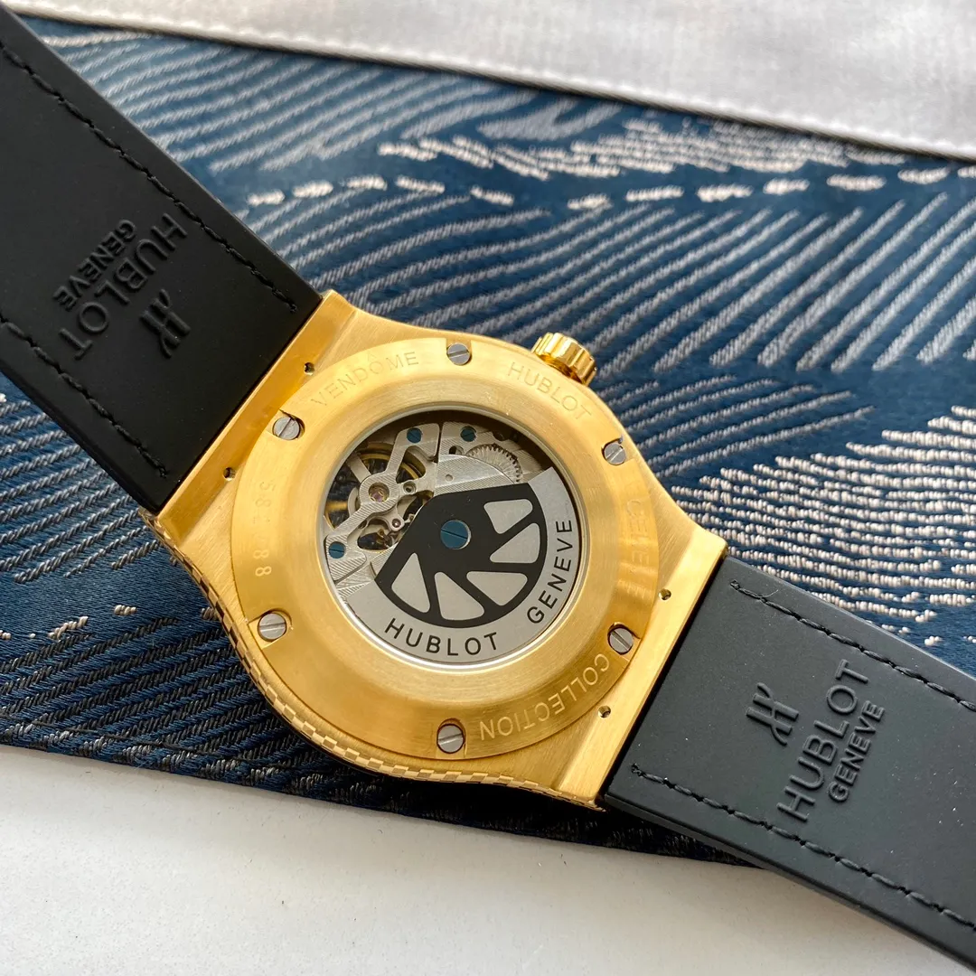 【Foreign Trade Import】💰1520! Hublot (top quality, outstanding debut) 🎉🎉 [Type]: Boutique men's watch (top) exquisite [Strap]: Genuine cowhide/rubber strap (durable) [Movement]: Top mechanical movement (stable) [Material]: Mineral super strong mirror (more wear-resistant) Committed to creating high-quality watches 💪 Exquisite quality and generous style, excellent temperament, wise and exclusive [Size]: 43mm diameter, 12mm thick, hot sale! Welcome to reprint!